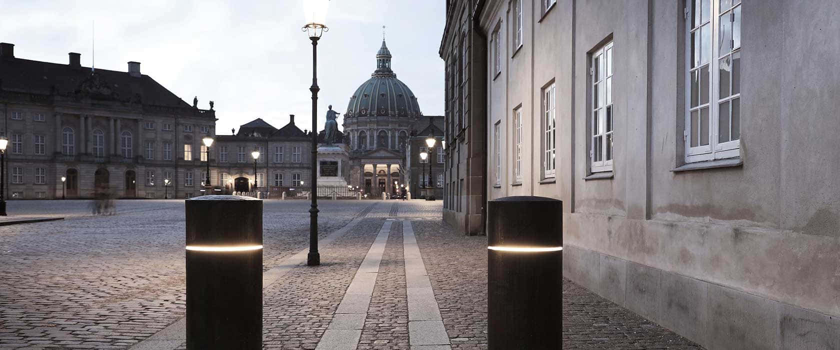 Street In Amalienborg Palace At Night Background