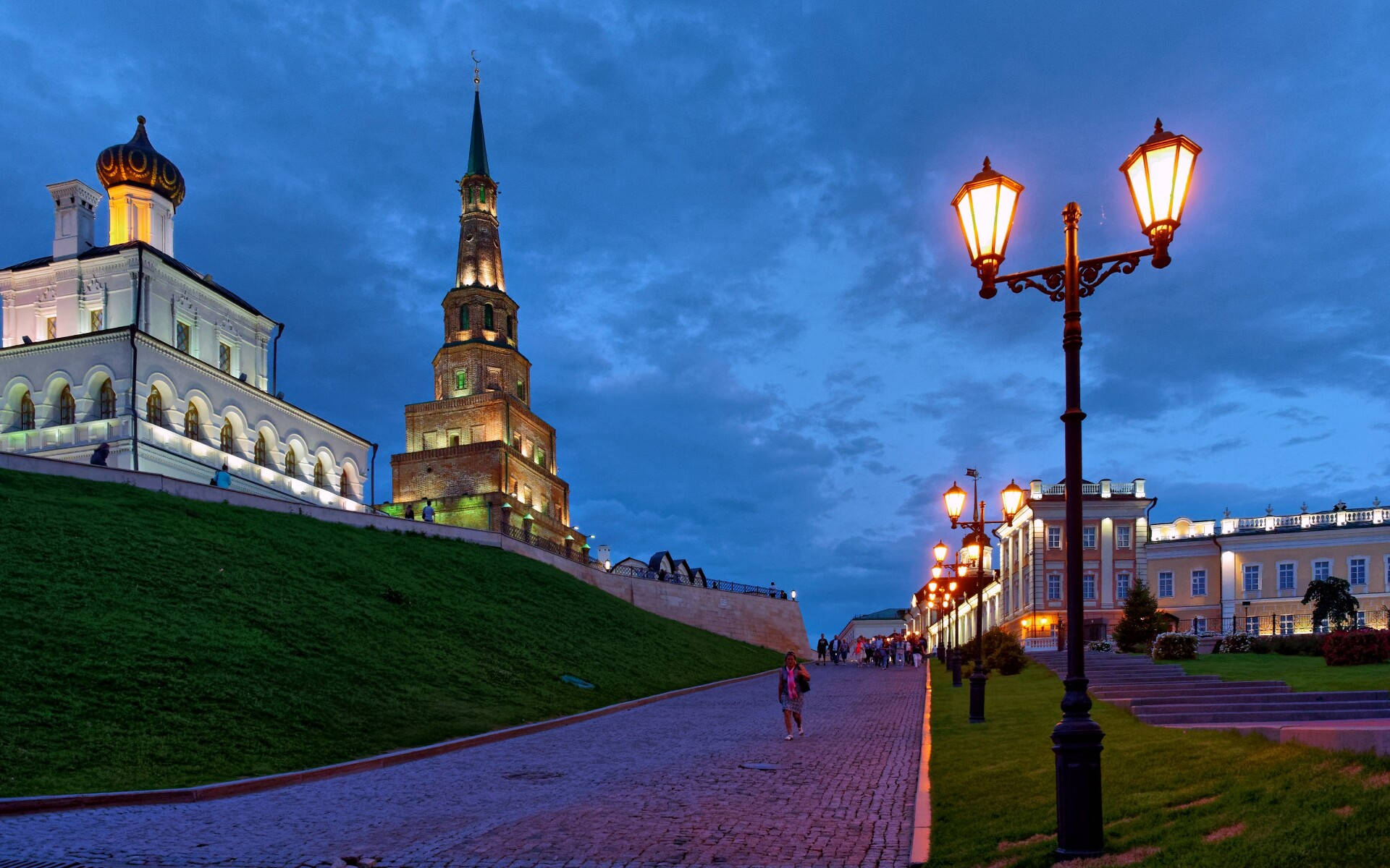 Street Near Kazan Cathedral Background