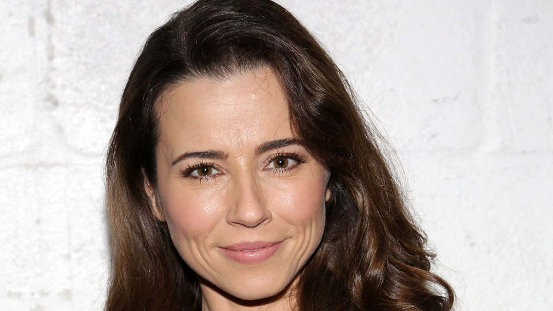 Striking Portrait Of Linda Cardellini