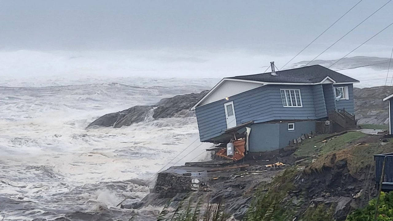 Strong Ocean Waves In Newfoundland's Coast