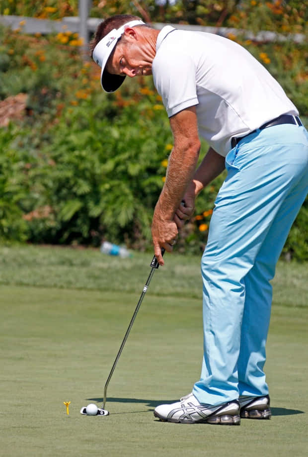 Stuart Appleby Prepares For A Tee Shot Background