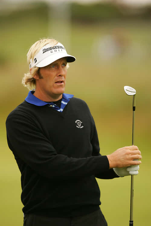 Stuart Appleby Showcasing His Long Hair. Background