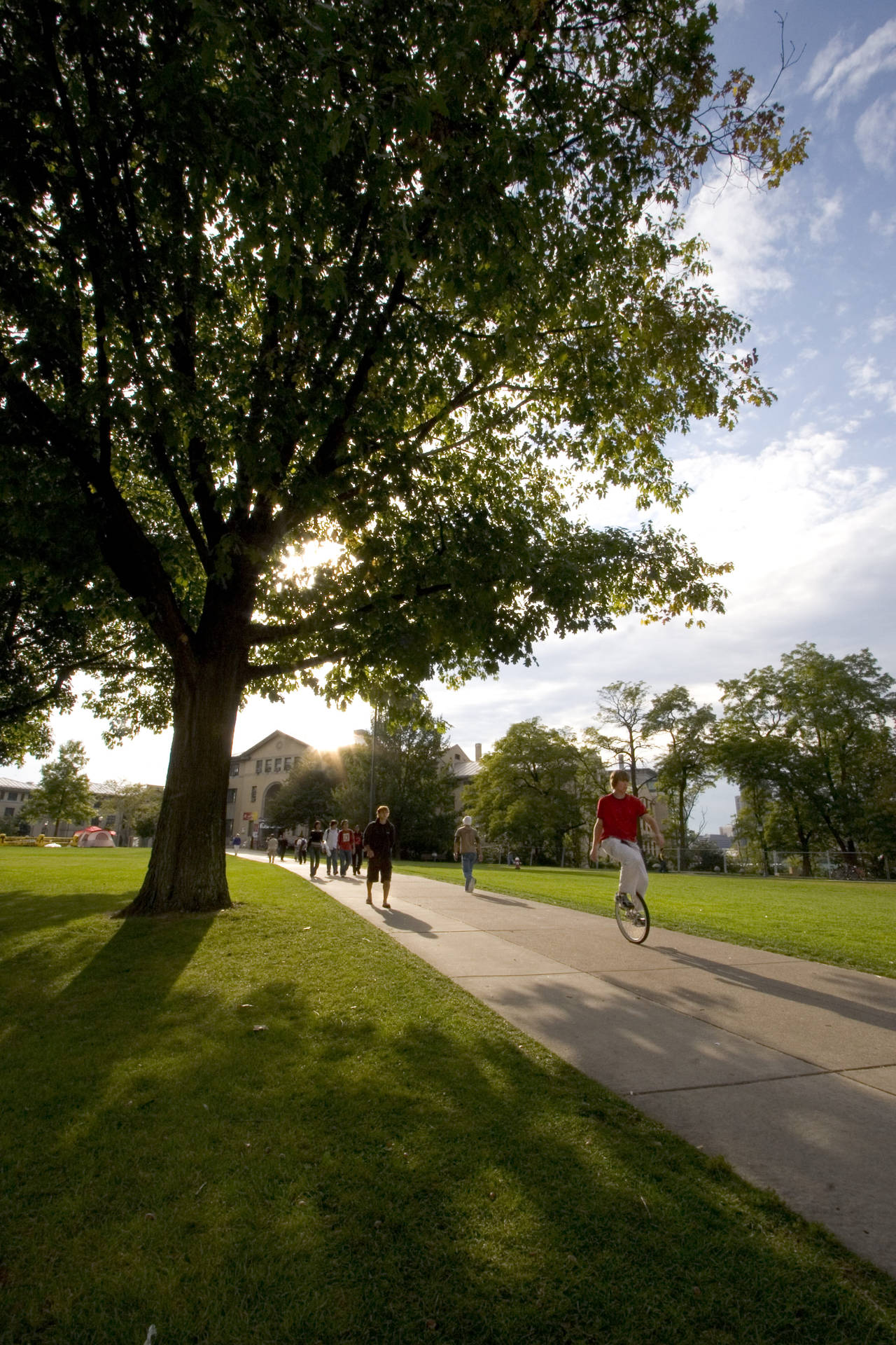 Students At Carnegie Mellon University Pathway Background