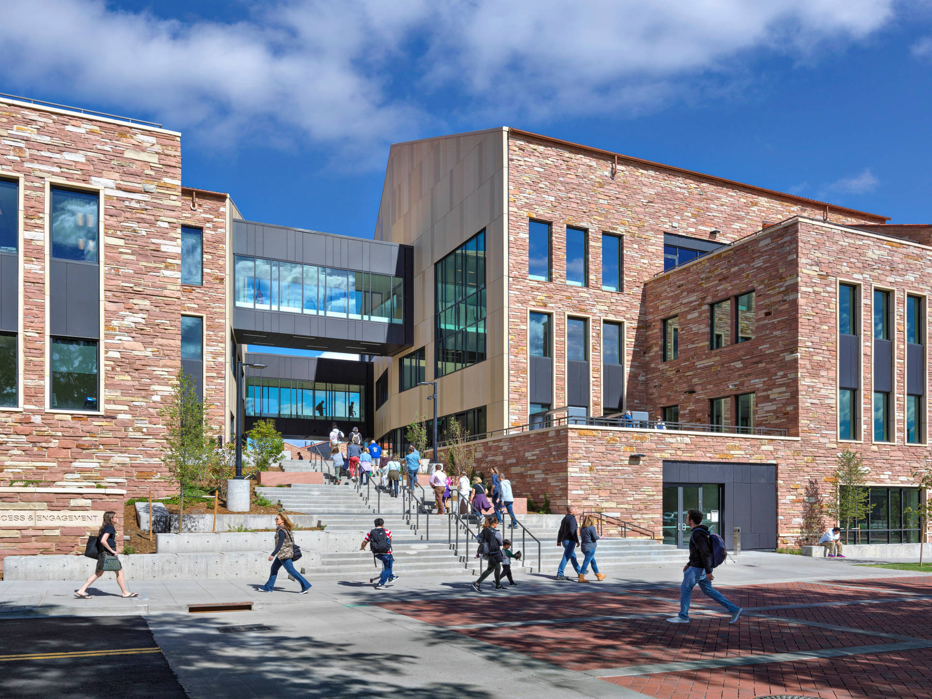 Students Entering University Of Colorado Boulder Background