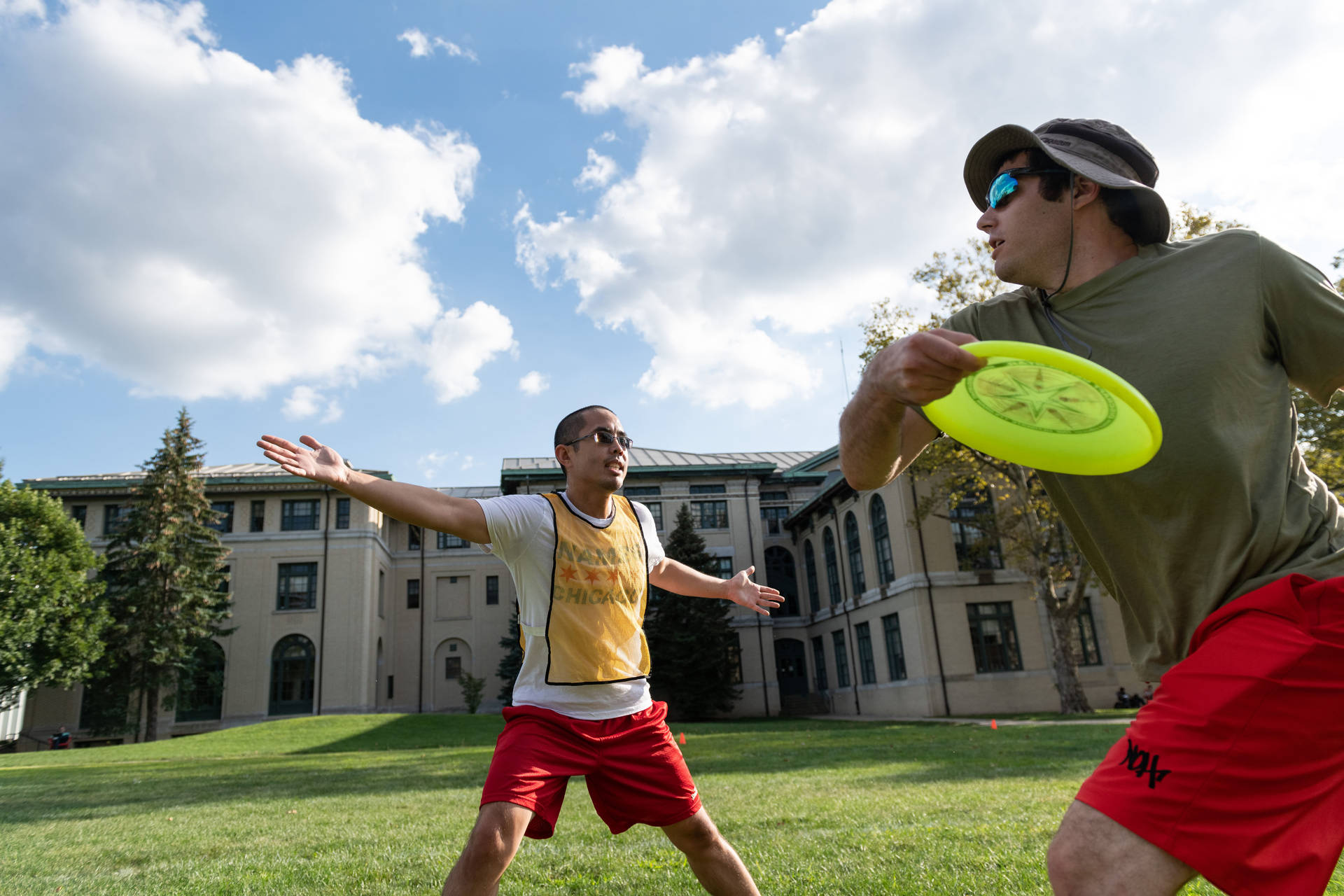 Students Playing Frisbee At Carnegie Mellon University Background