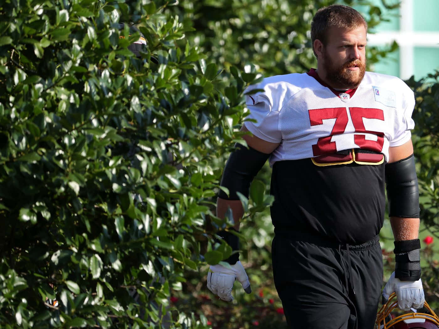 Stunning American Football Guard Brandon Scherff Practice Game Background