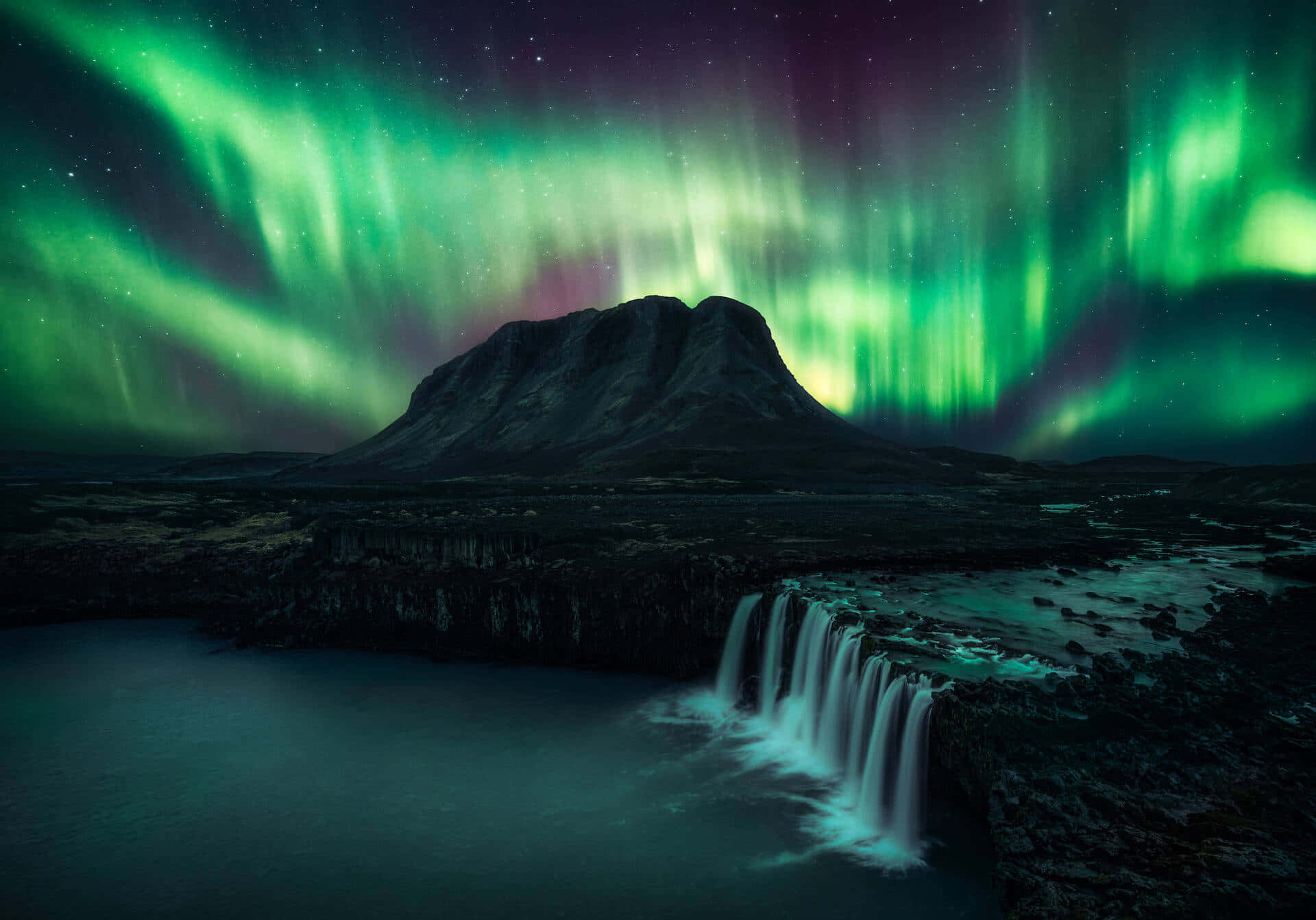 Stunning Aurora Borealis Dancing Across The Night Sky Background