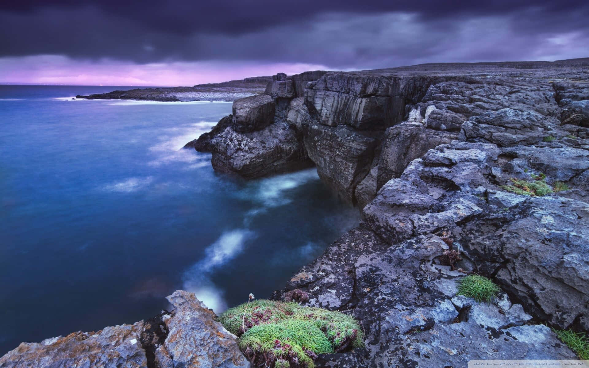 Stunning Cliffs Of Moher, Ireland Background