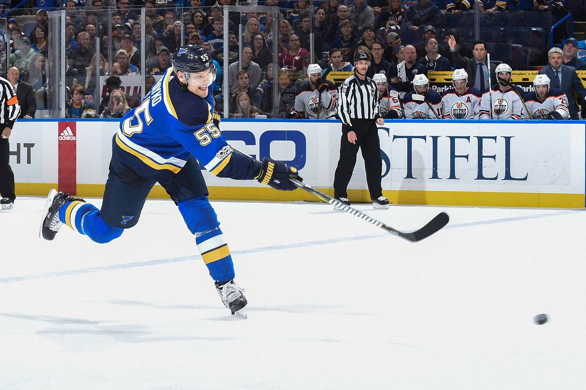 Stunning Colton Parayko Background