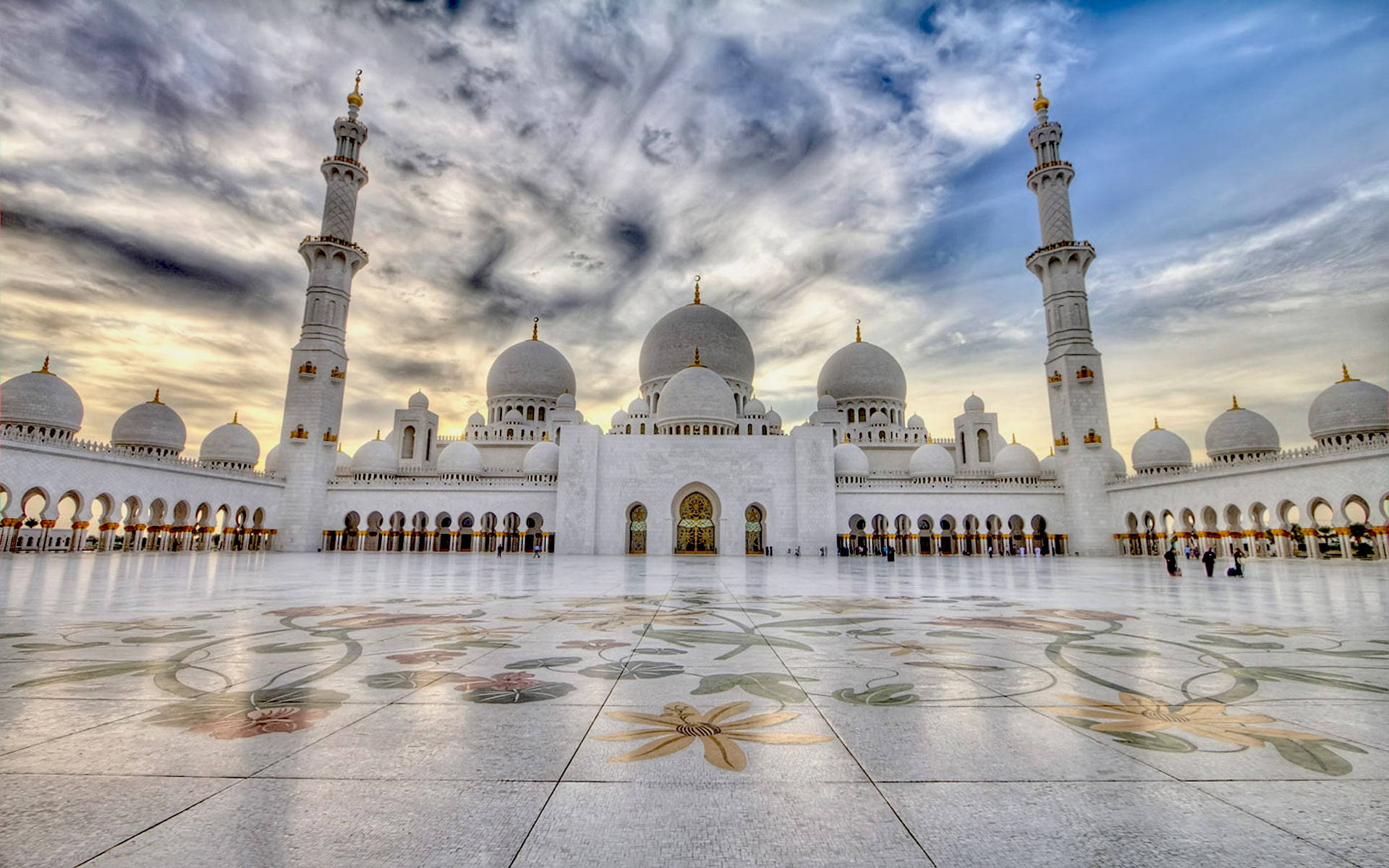 Stunning Floral Mosaic Floor Of A Beautiful Mosque Background