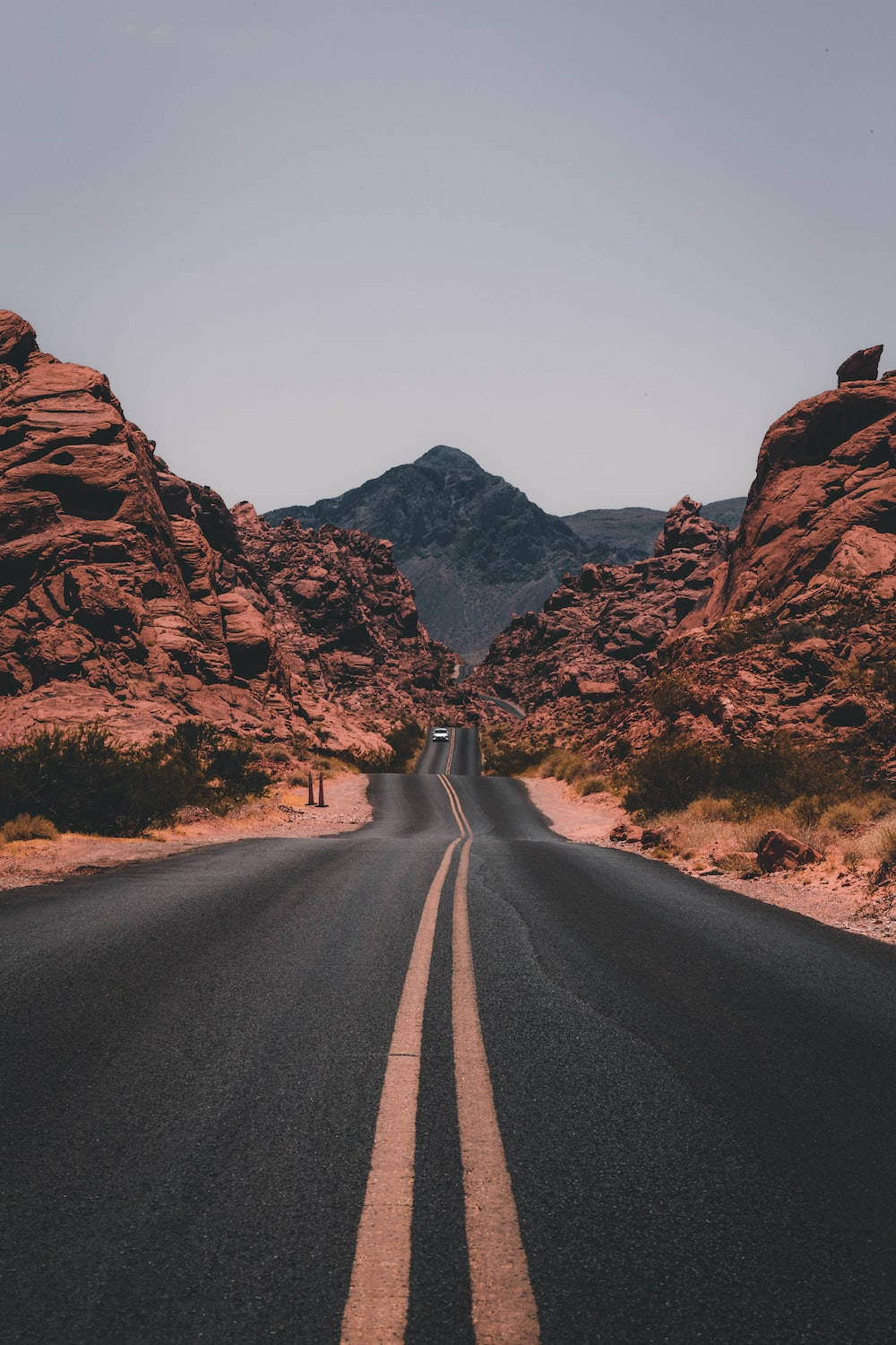 Stunning Hd Wallpaper Featuring Scenic Valley Of Fire State Park Road View For Phone
