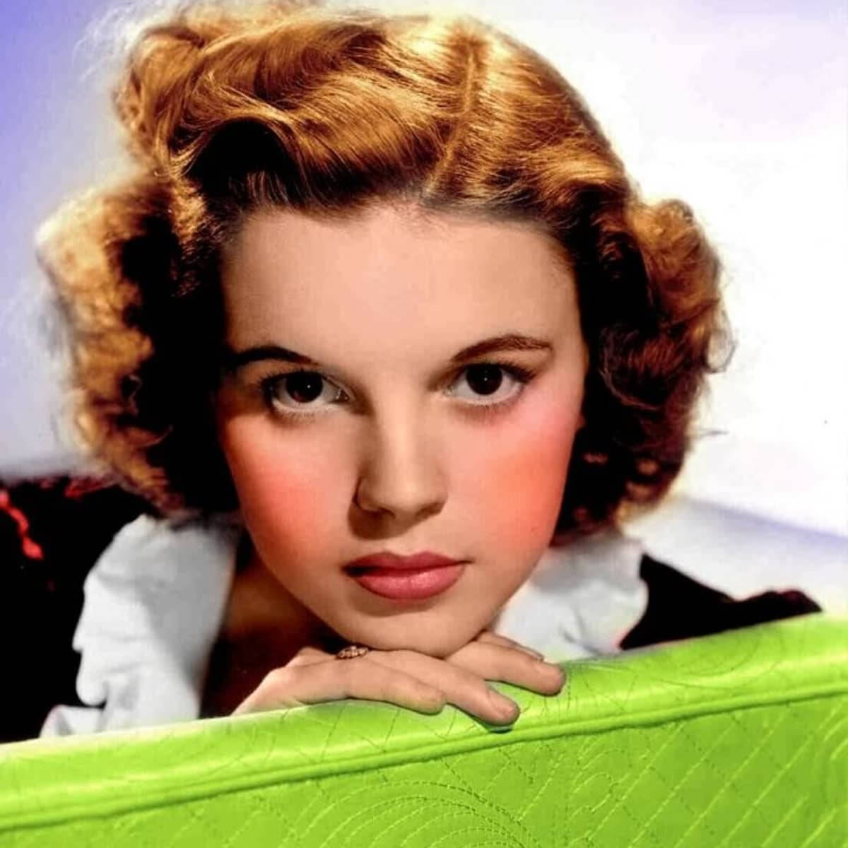 Stunning Hollywood Actress Judy Garland Background