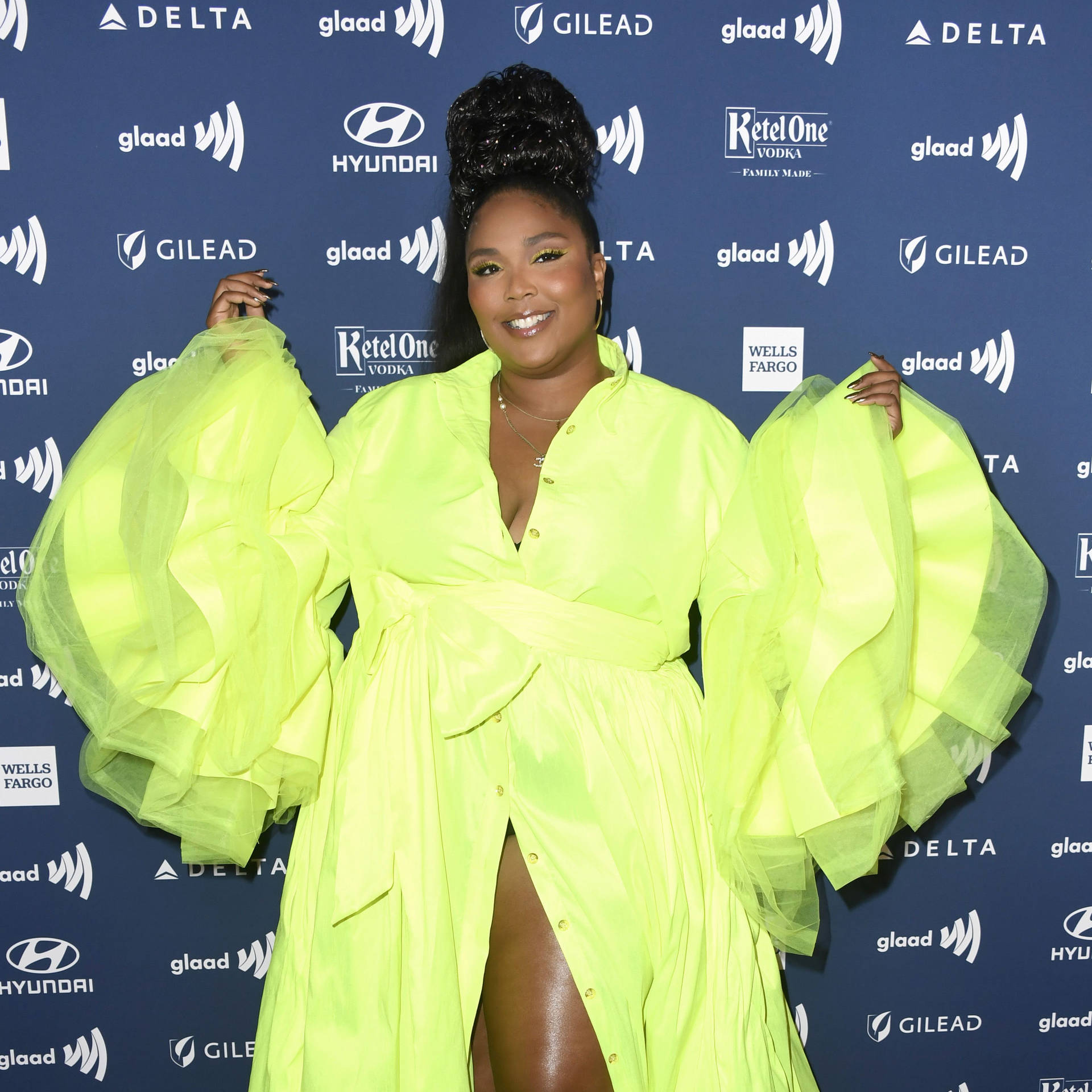 Stunning Lizzo Shines In A Neon Green Gown Background