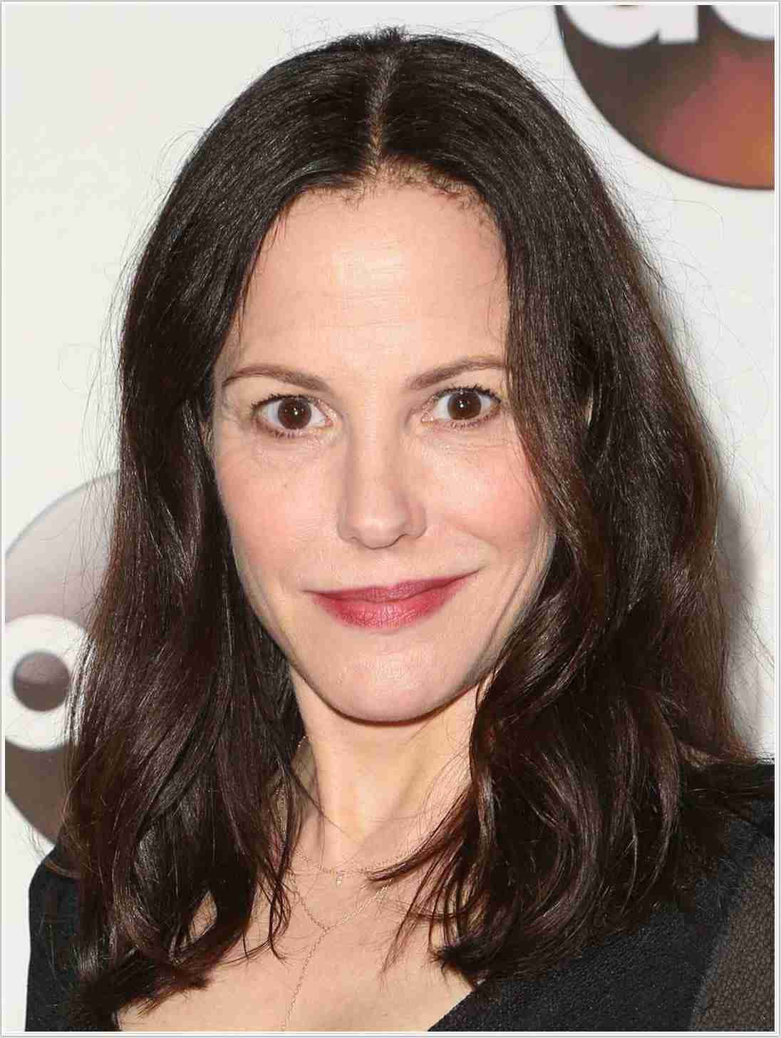 Stunning Mary Louise Parker Portrait Background