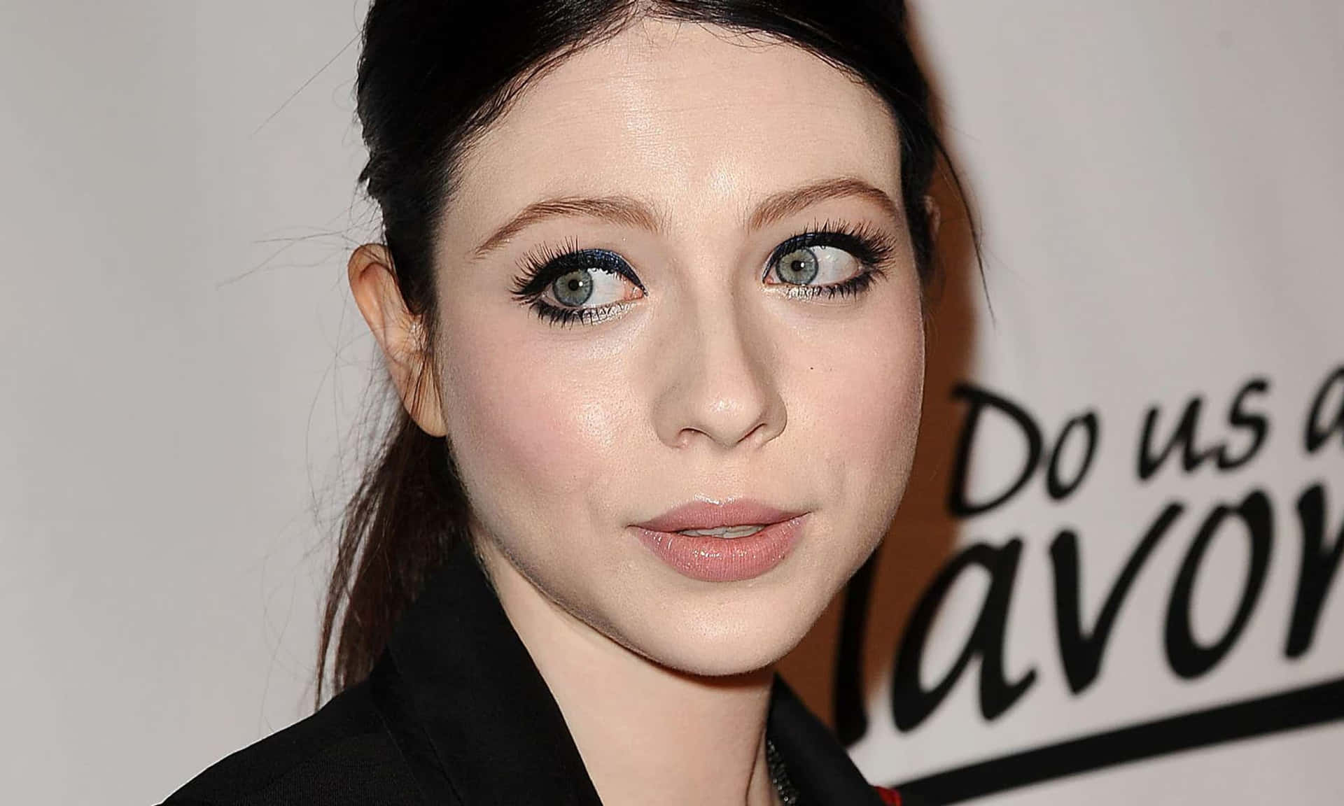 Stunning Michelle Trachtenberg Posing Elegantly In A Radiant Photoshoot Background