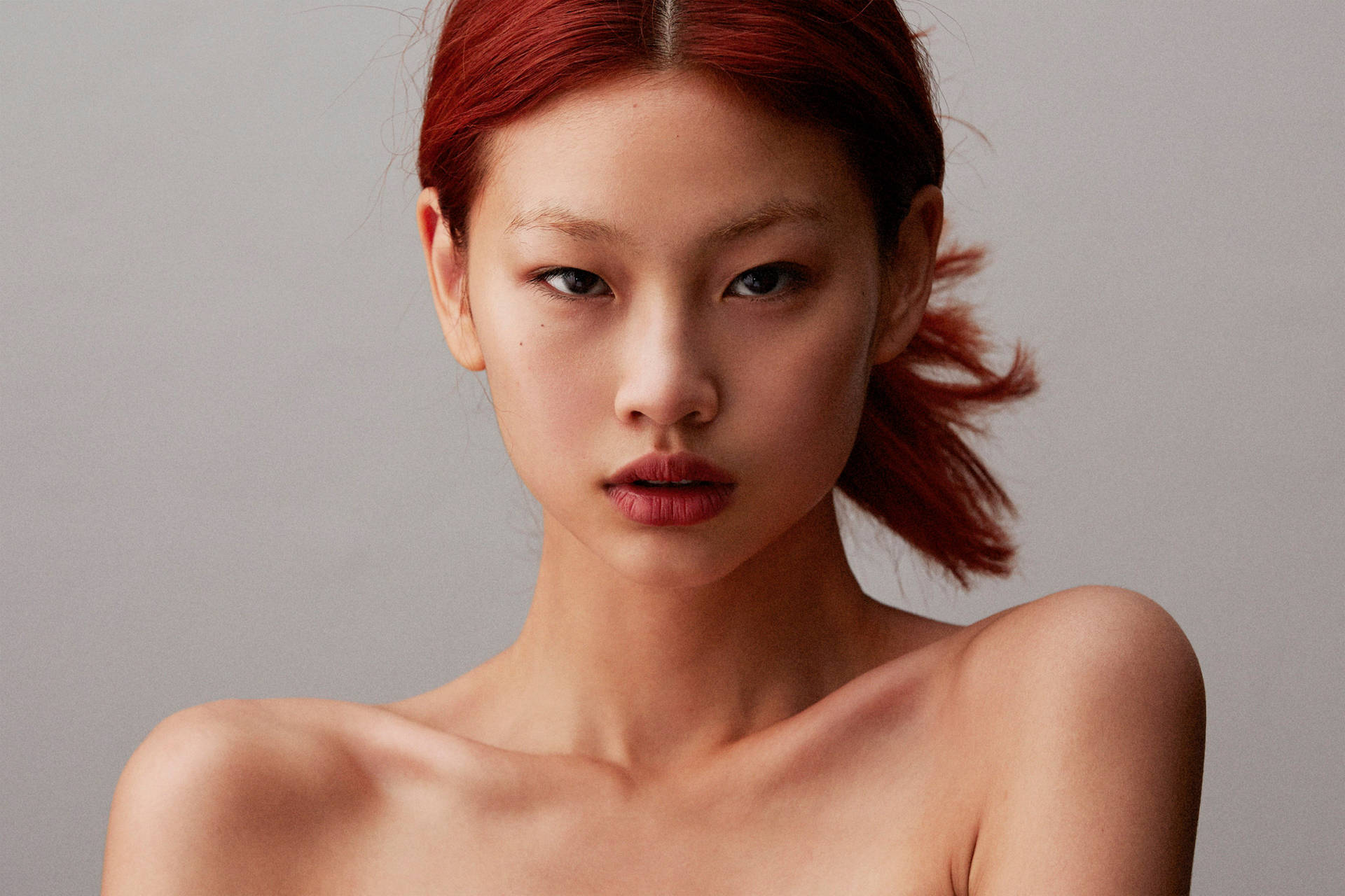 Stunning Model Hoyeon Jung Background
