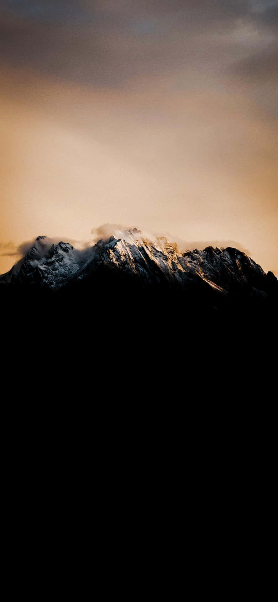 Stunning Mountain Peaks Background