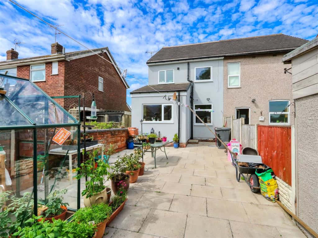 Stunning Outdoor Estate Photography Background