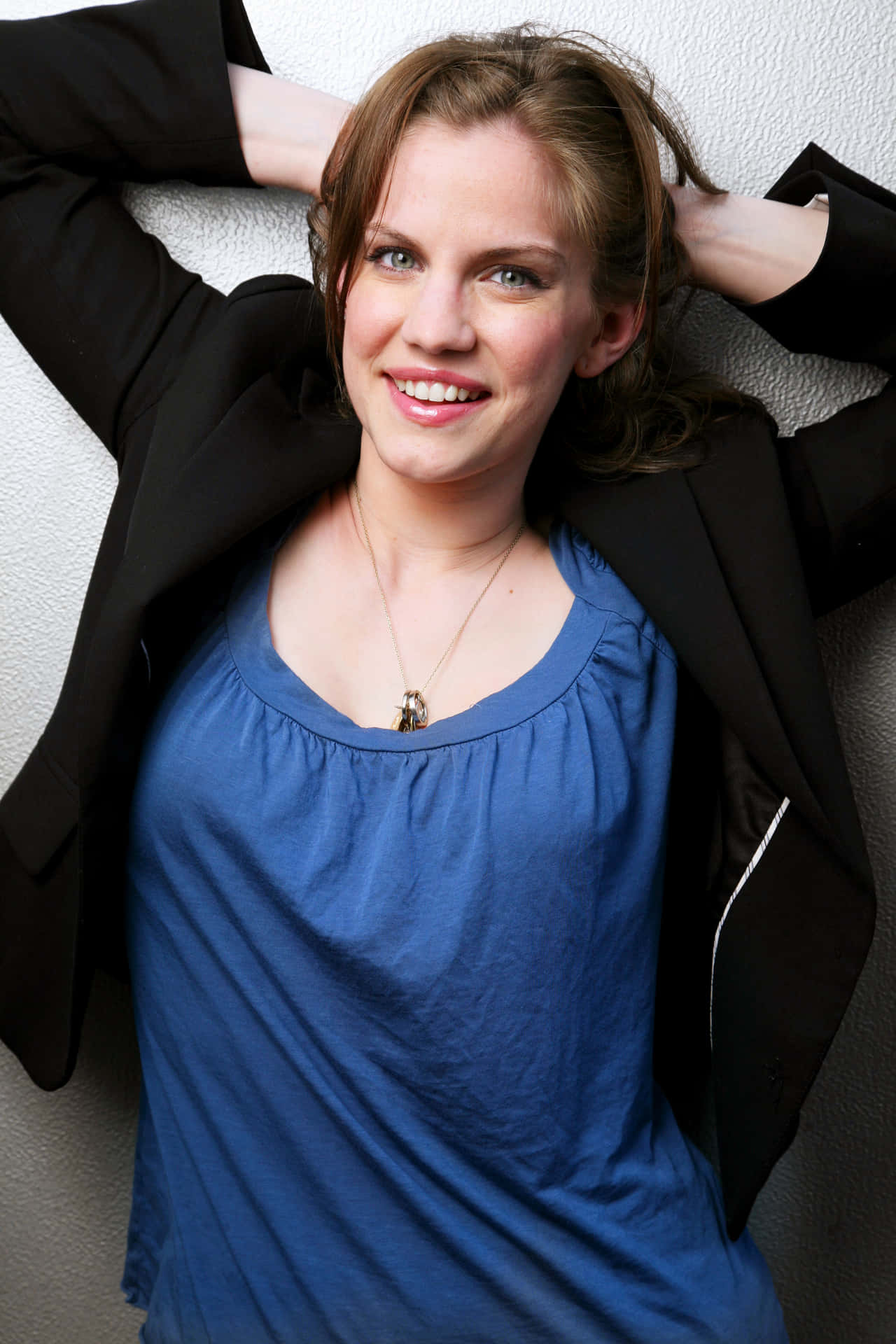 Stunning Portrait Of Anna Chlumsky Background