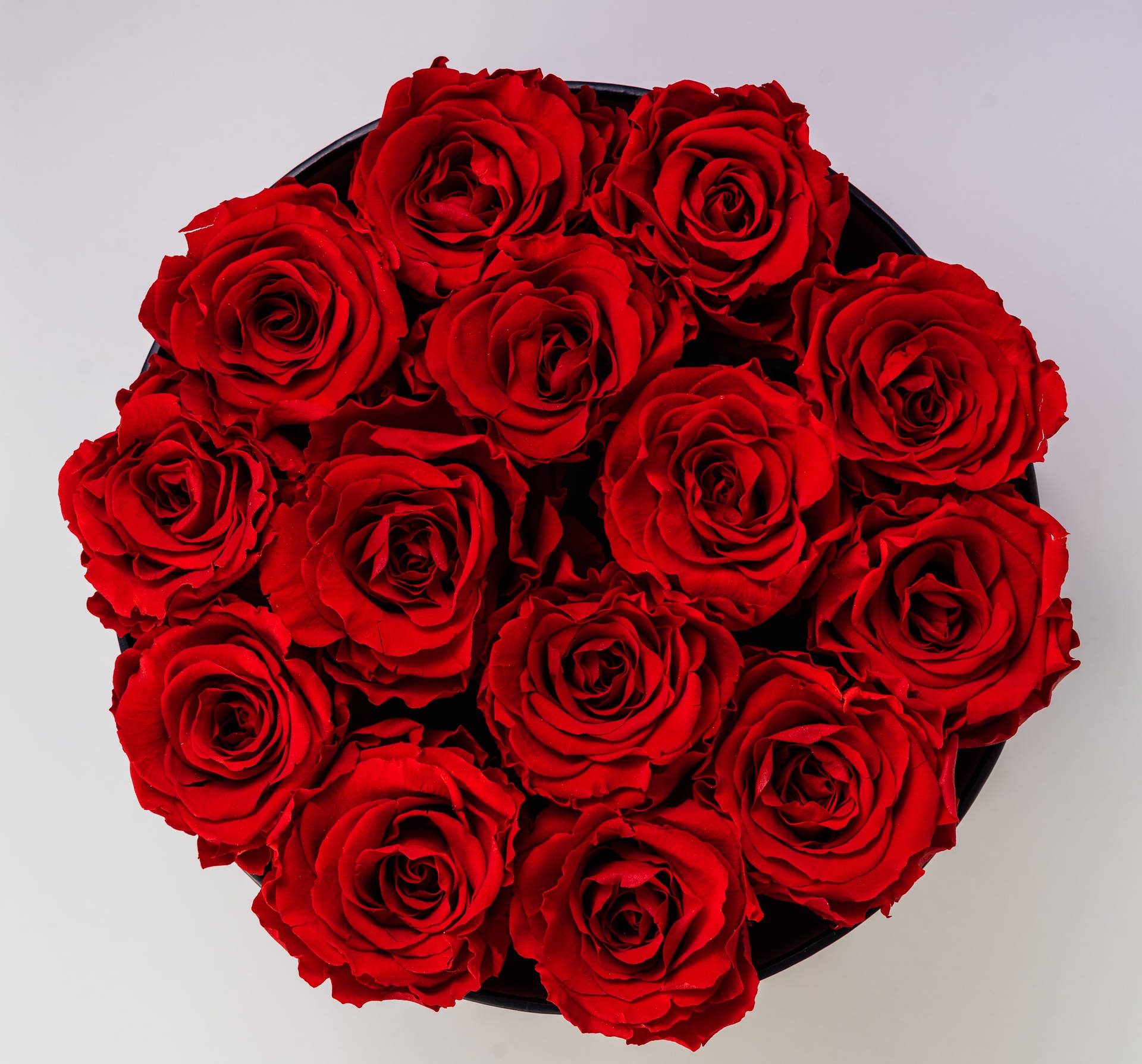 Stunning Red Roses In A Circular Bouquet Background