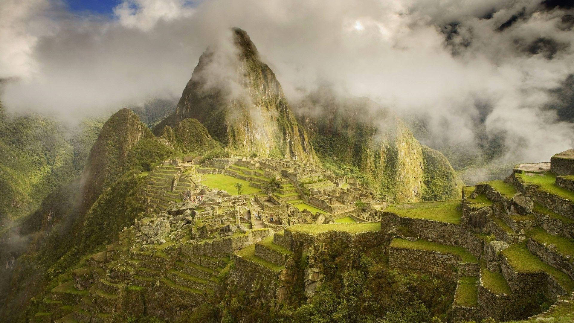 Stunning Scenery Of Machu Picchu In Peru Background