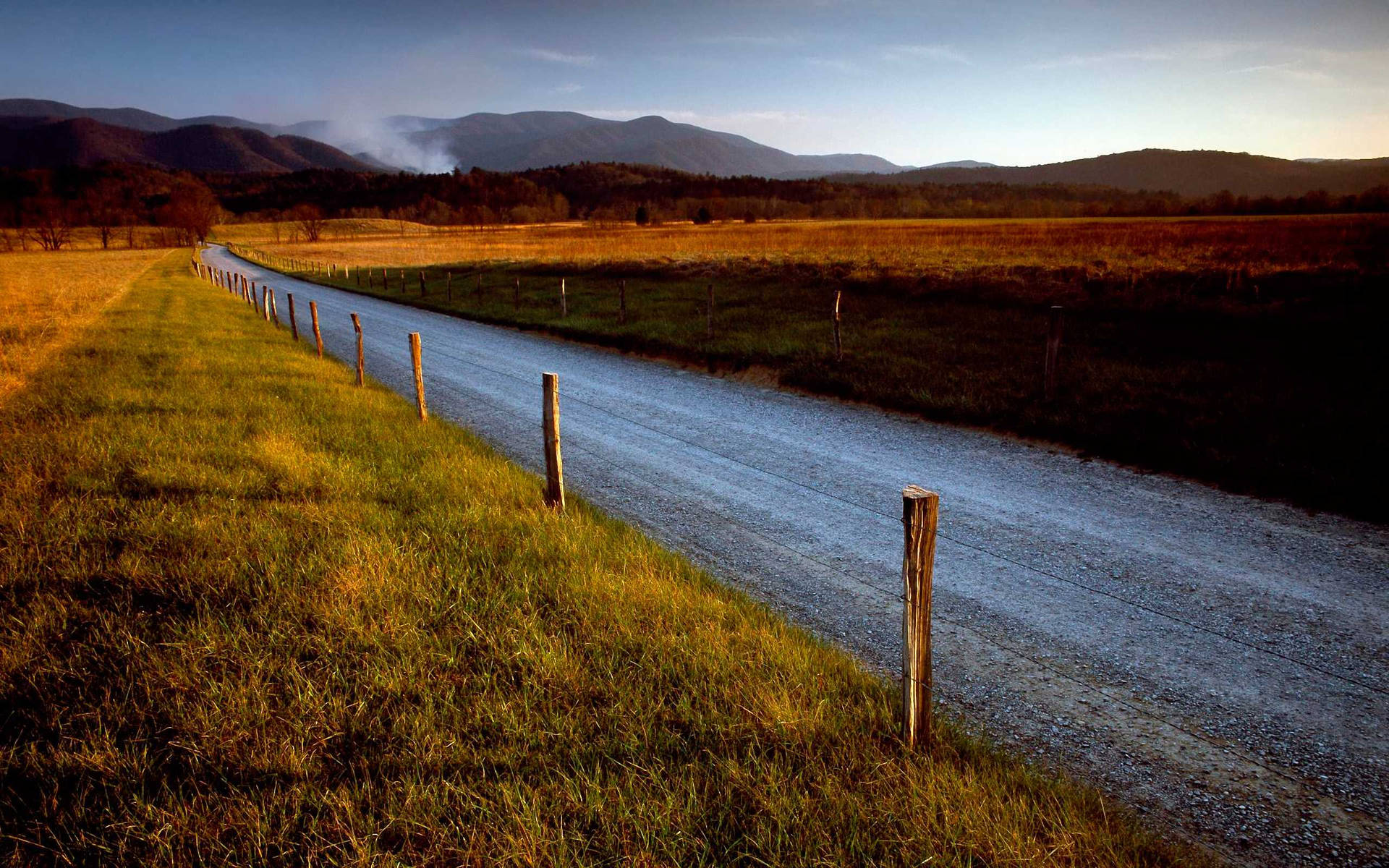 Stunning Shot Of The Road To The Great Smoky Mountains Background