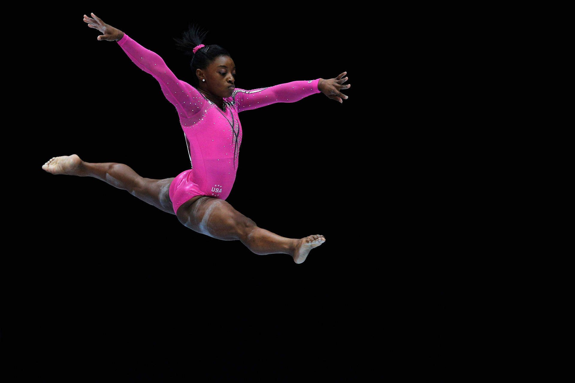 Stunning Simone Biles Split Leap Background