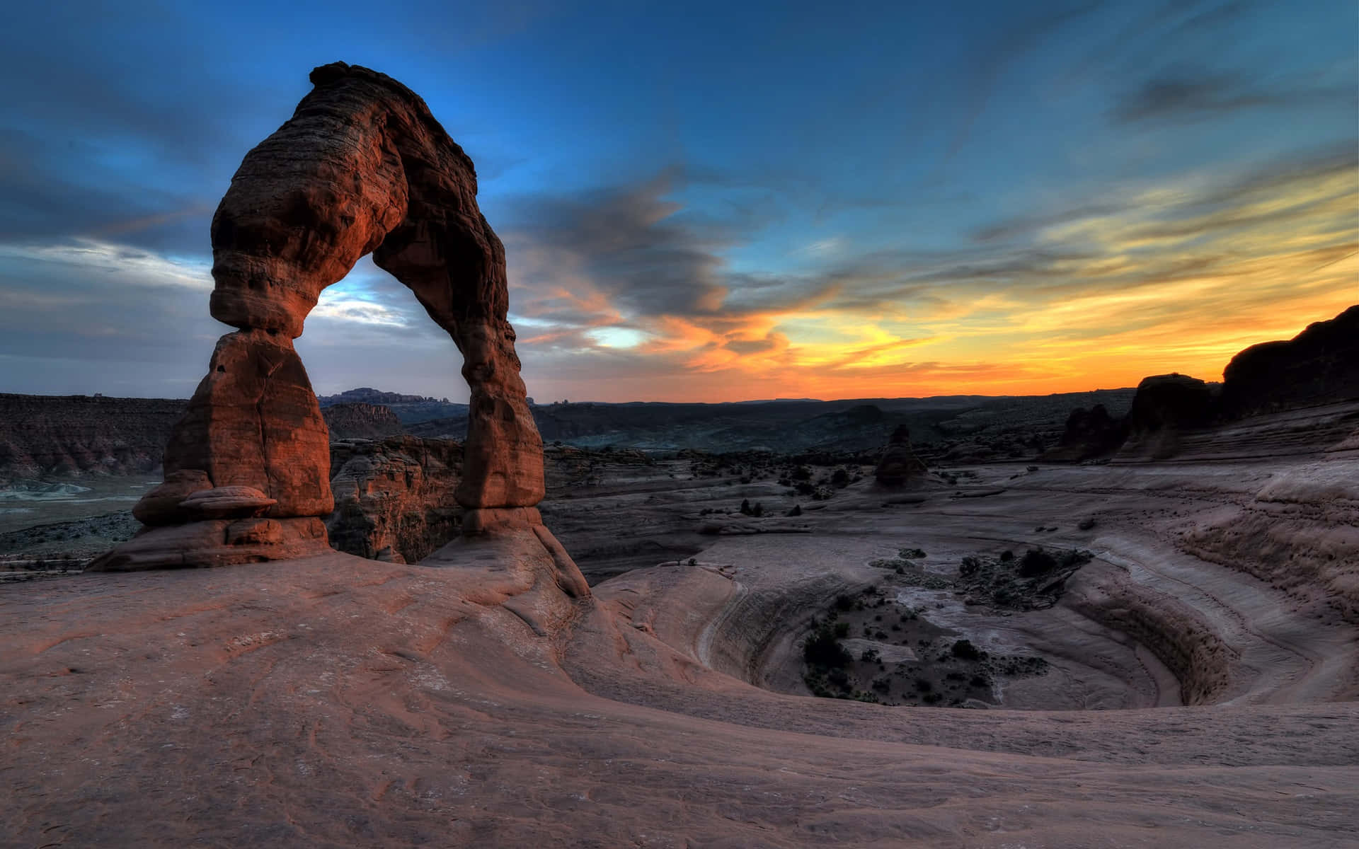 Stunning Sunset At Delicate Arch, Utah Background