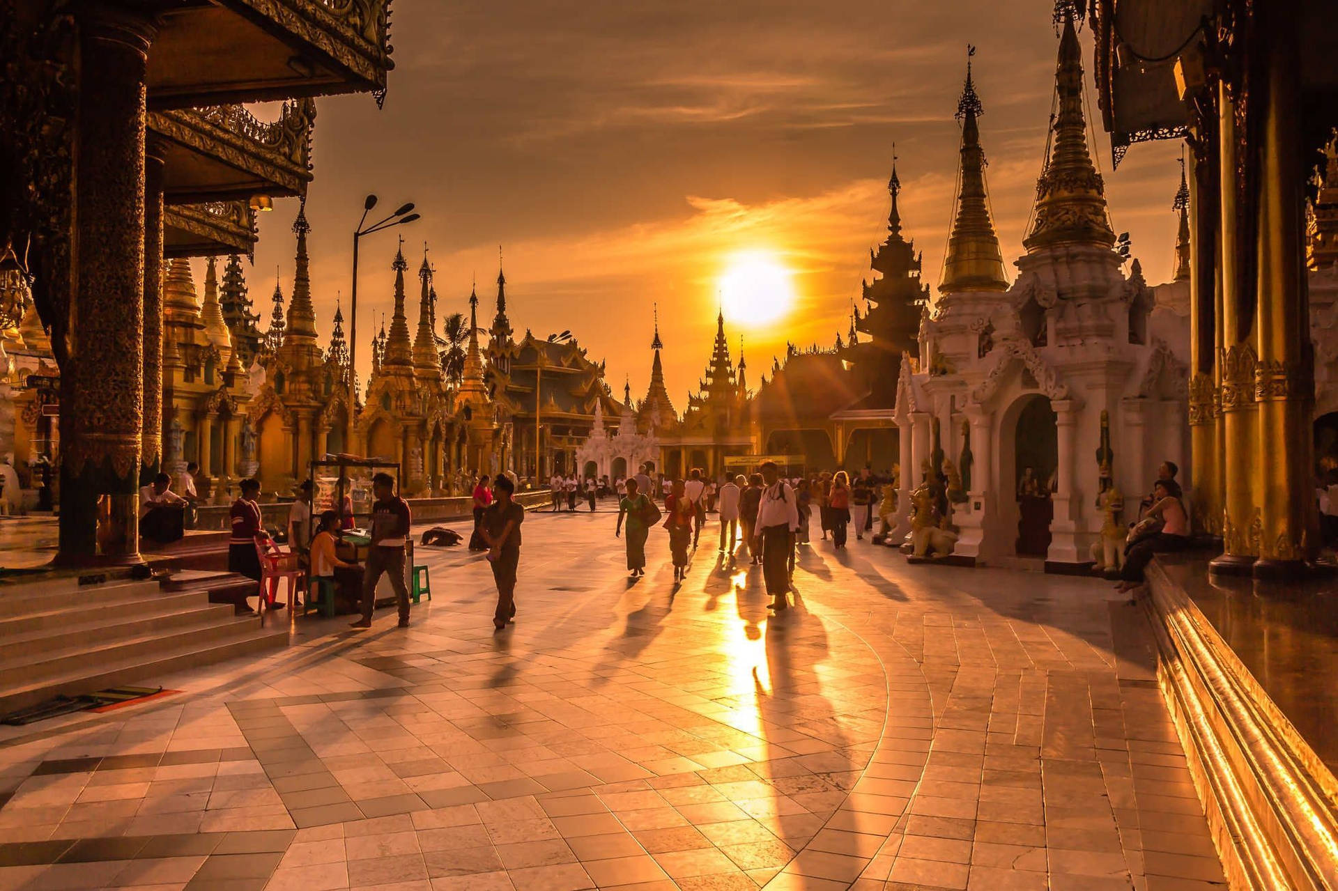 Stunning Sunset Over Shwedagon Pagoda, Yangon Background