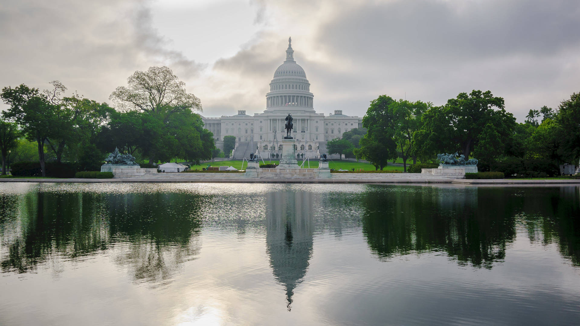 Stunning View Of Capitol Hill Overlooking Clear Lake Background