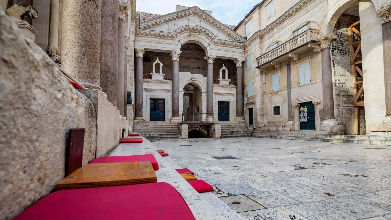 Stunning View Of Diocletian's Palace During Daytime Background