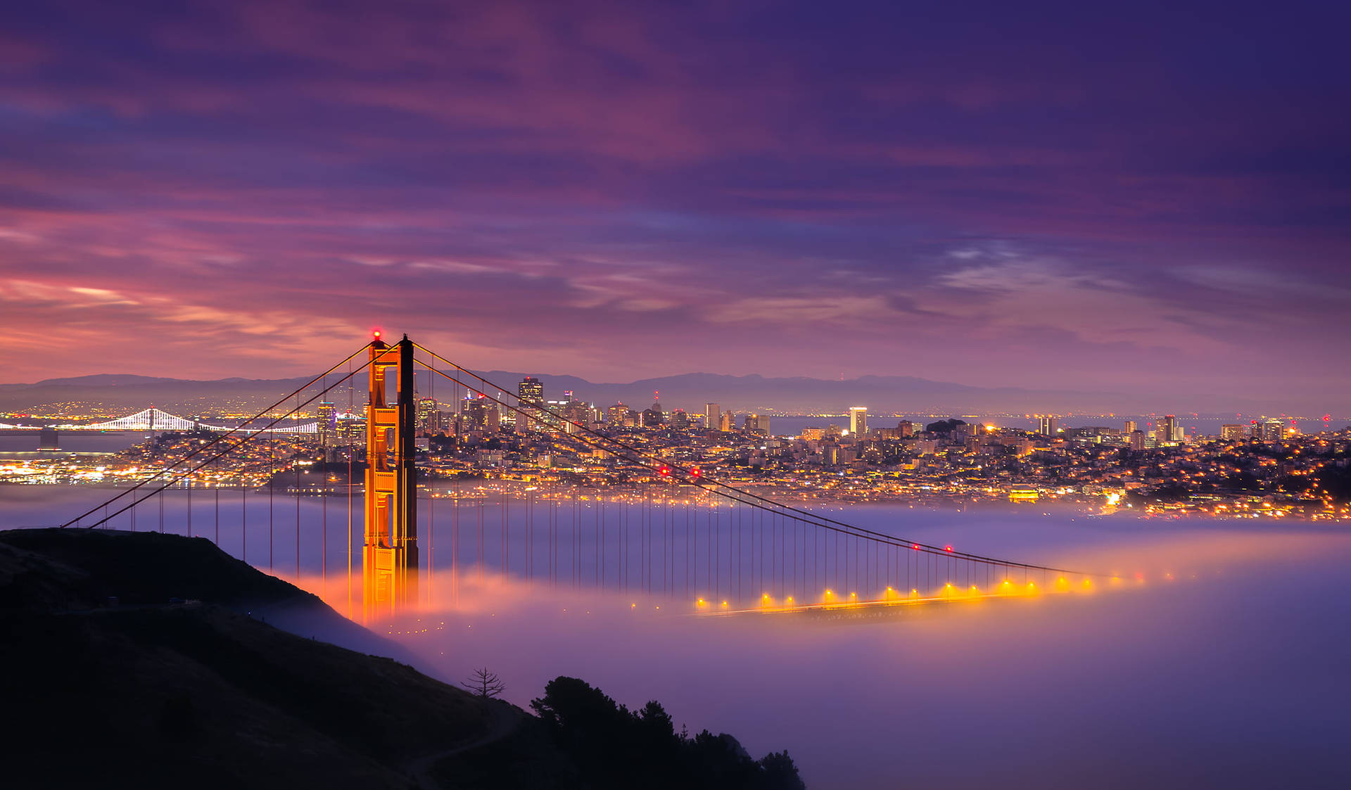 Stunning View Of Foggy San Francisco Skyline Background