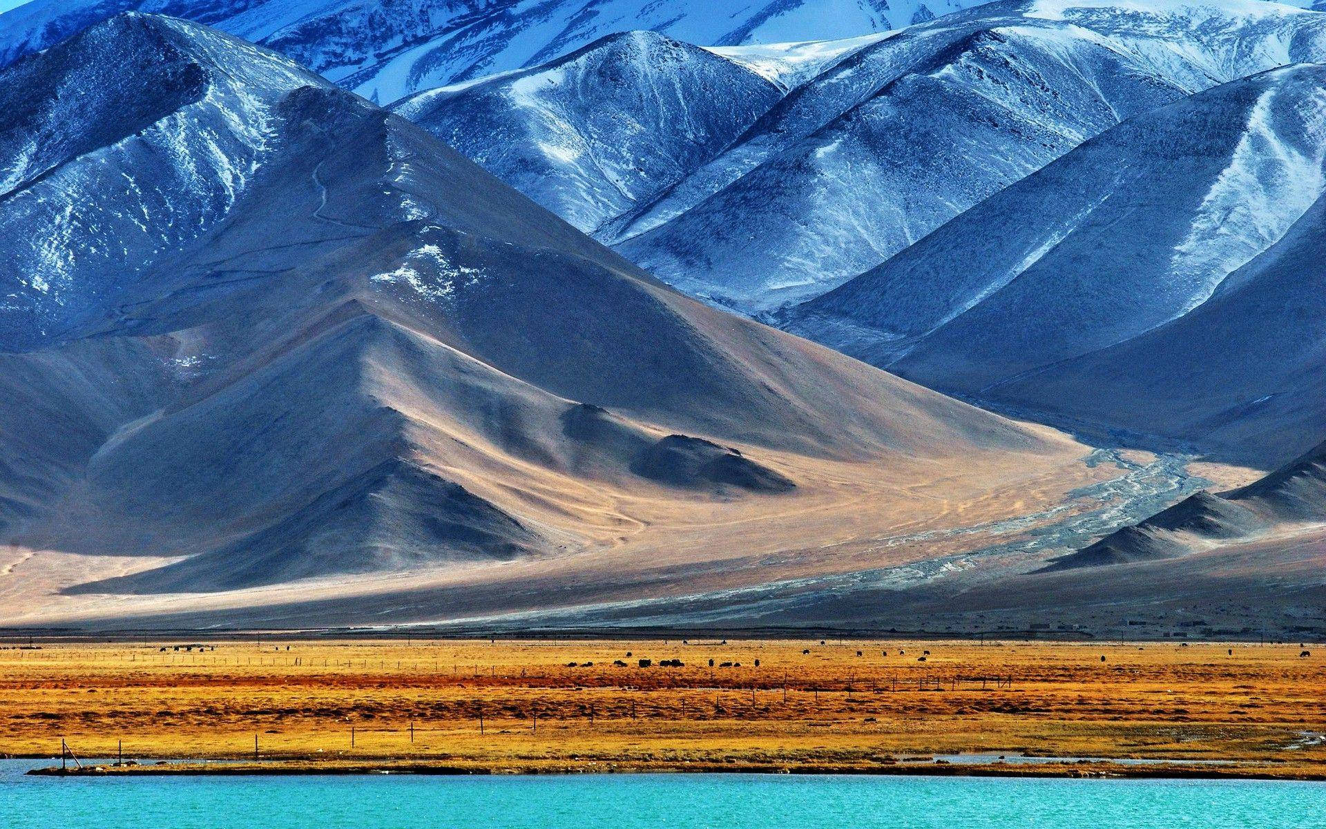 Stunning View Of Iskanderkul Lake In Tajikistan Background