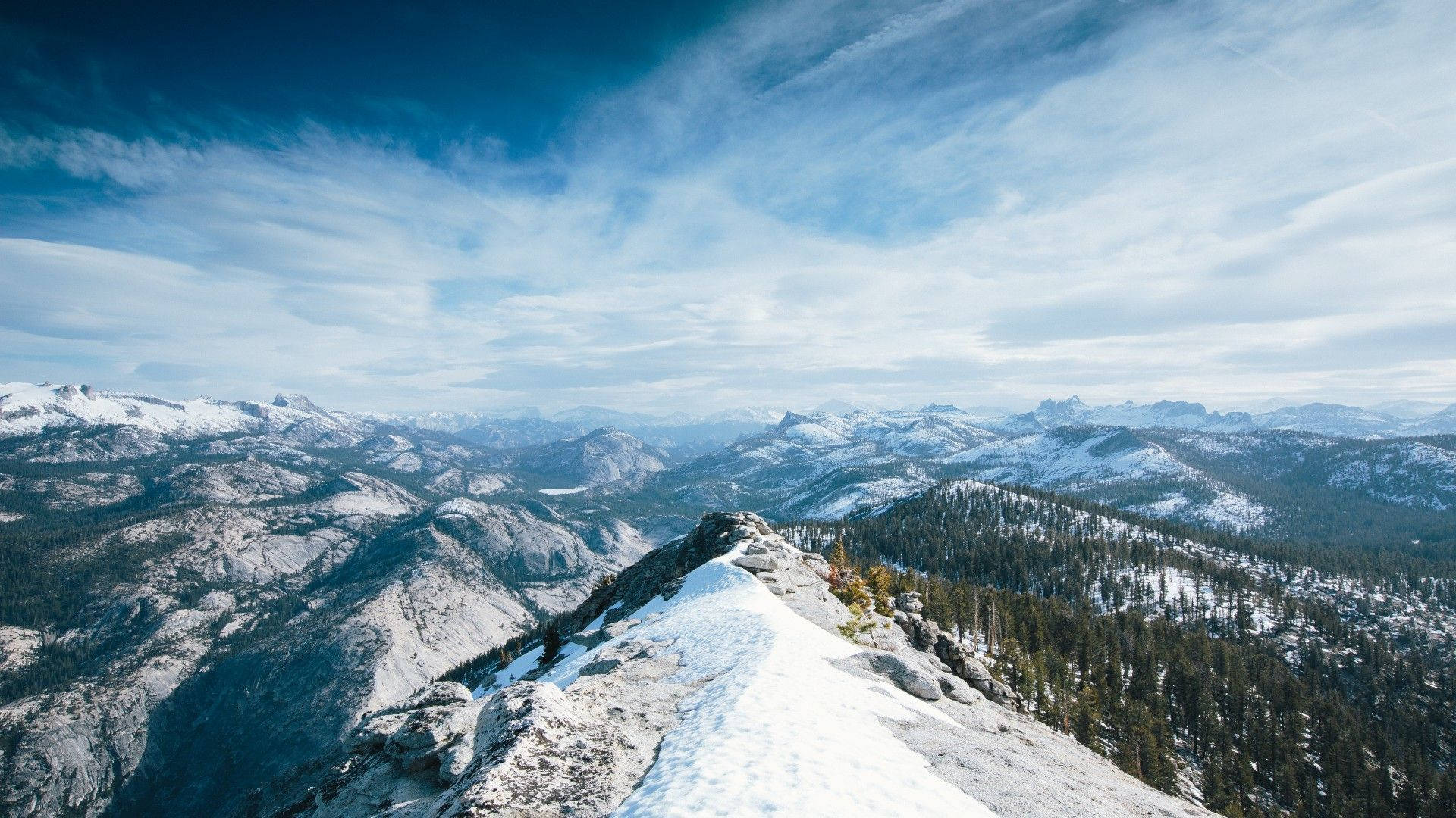 Stunning View Of Snowy Yosemite Mountain Background