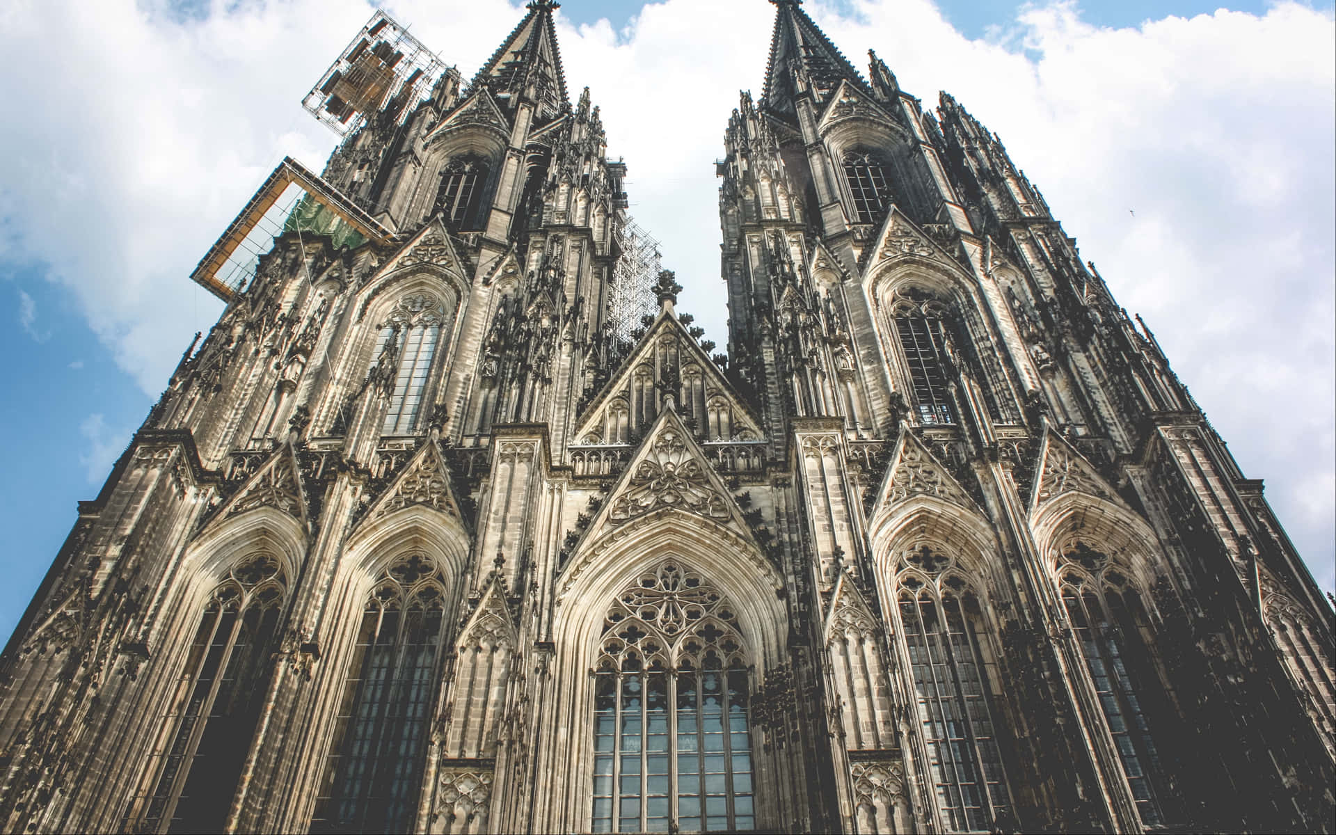 Stunning View Of The Facade Of Cologne Cathedral Background
