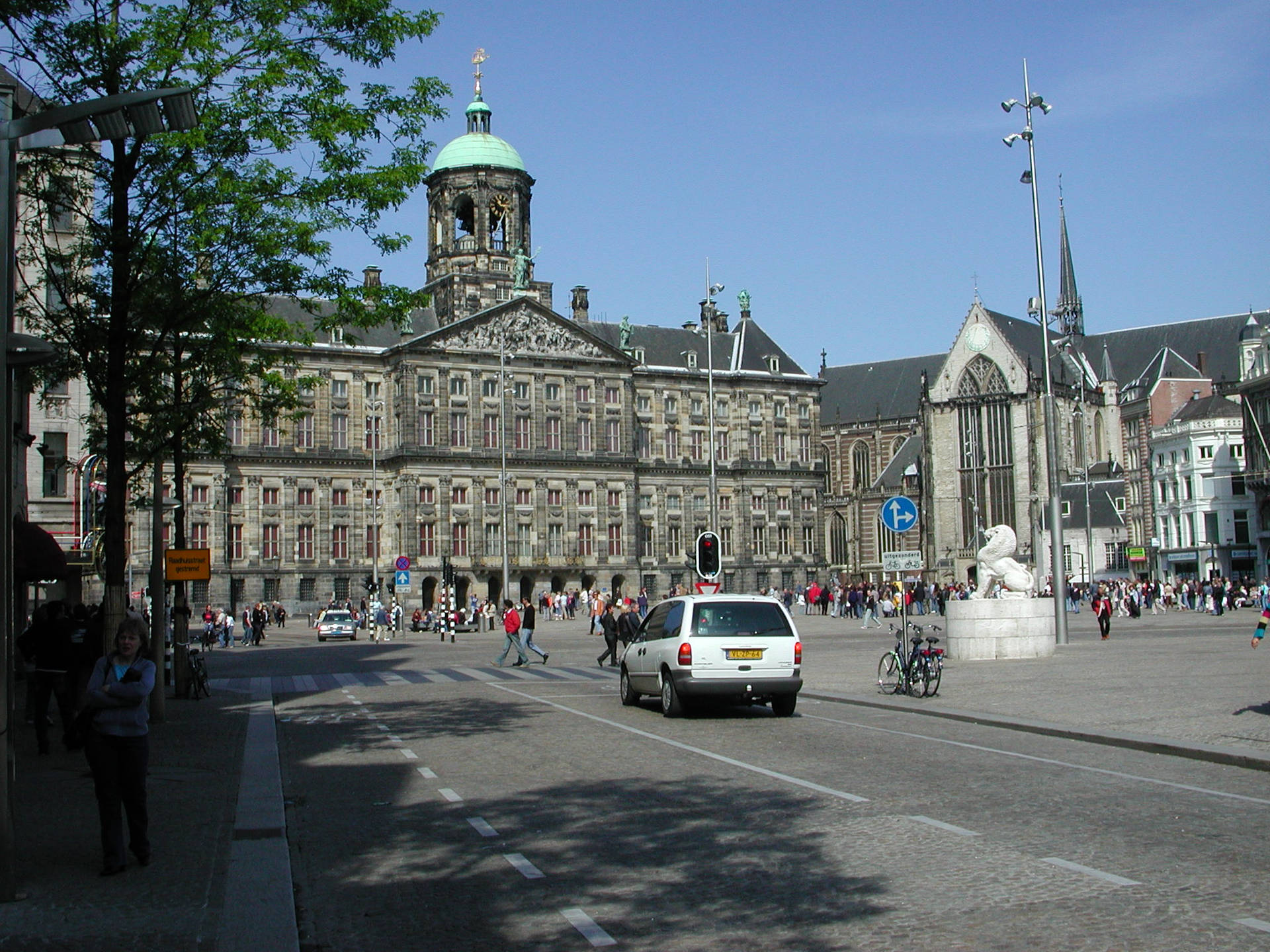 Stunning View Of The Royal Palace Of Amsterdam On A Sunny Day. Background