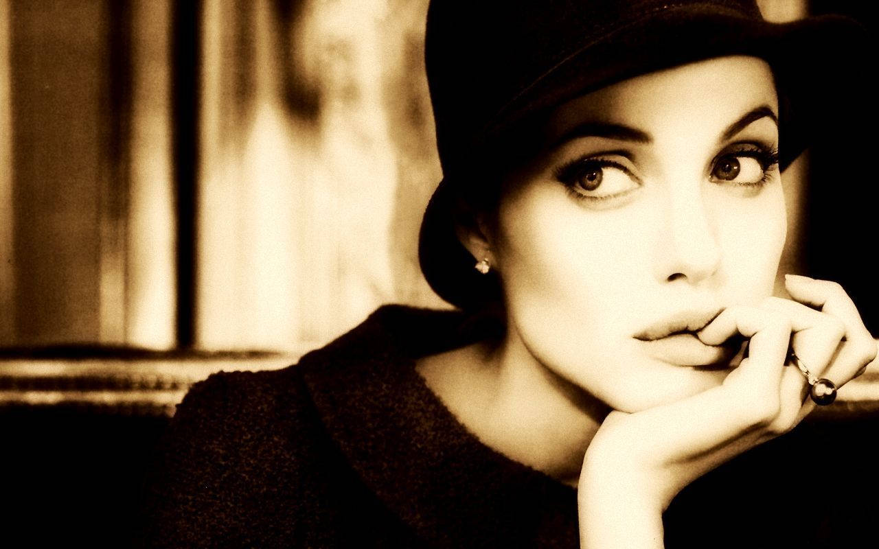 Stunning Vintage Beauty, Angelina Jolie Background