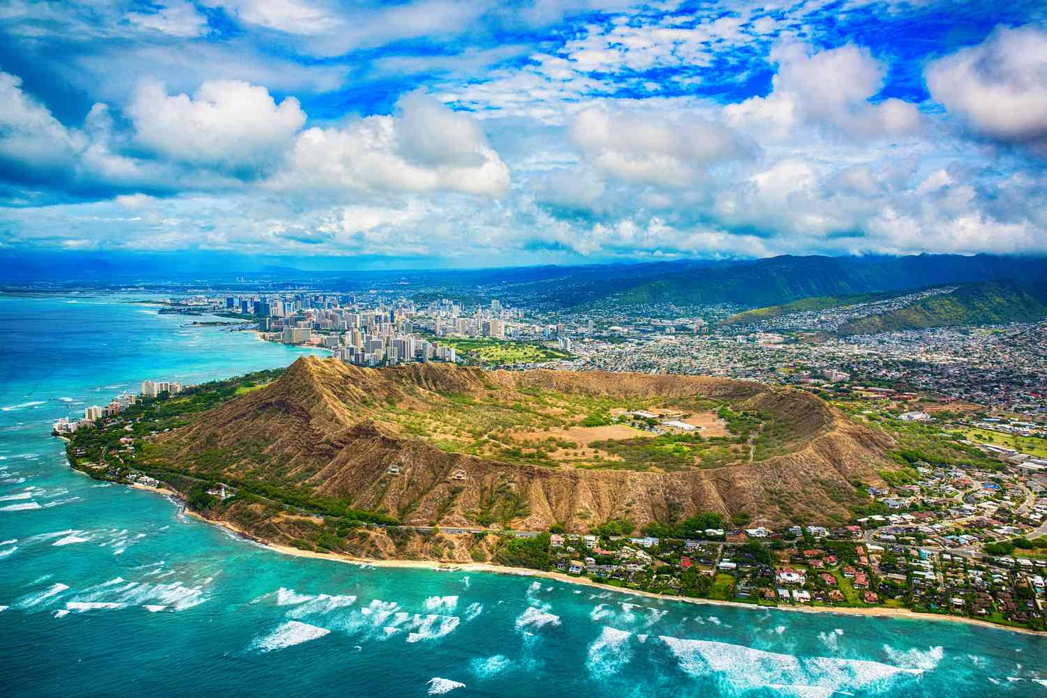 Stunning Volcanic Cone In Oahu, Hawaii Background