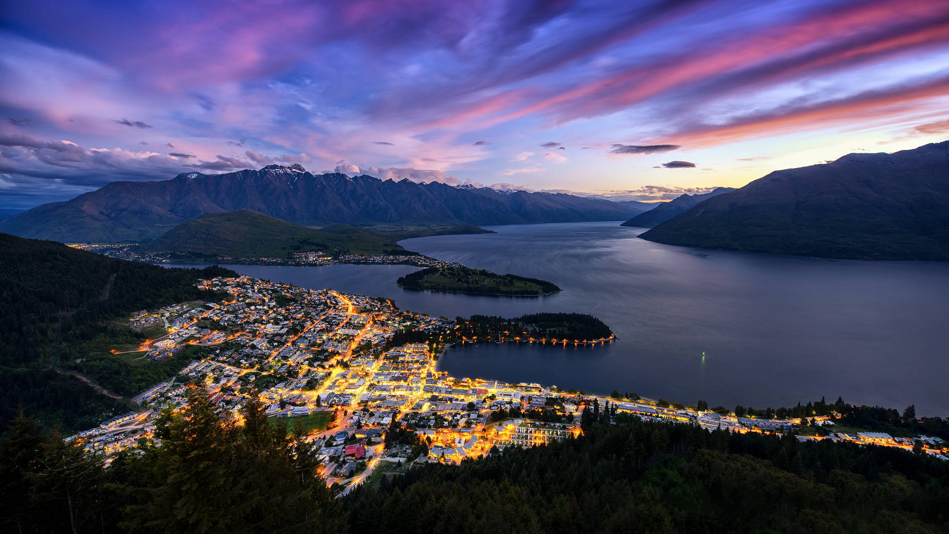 Stunningview Of Queenstown, New Zealand Background