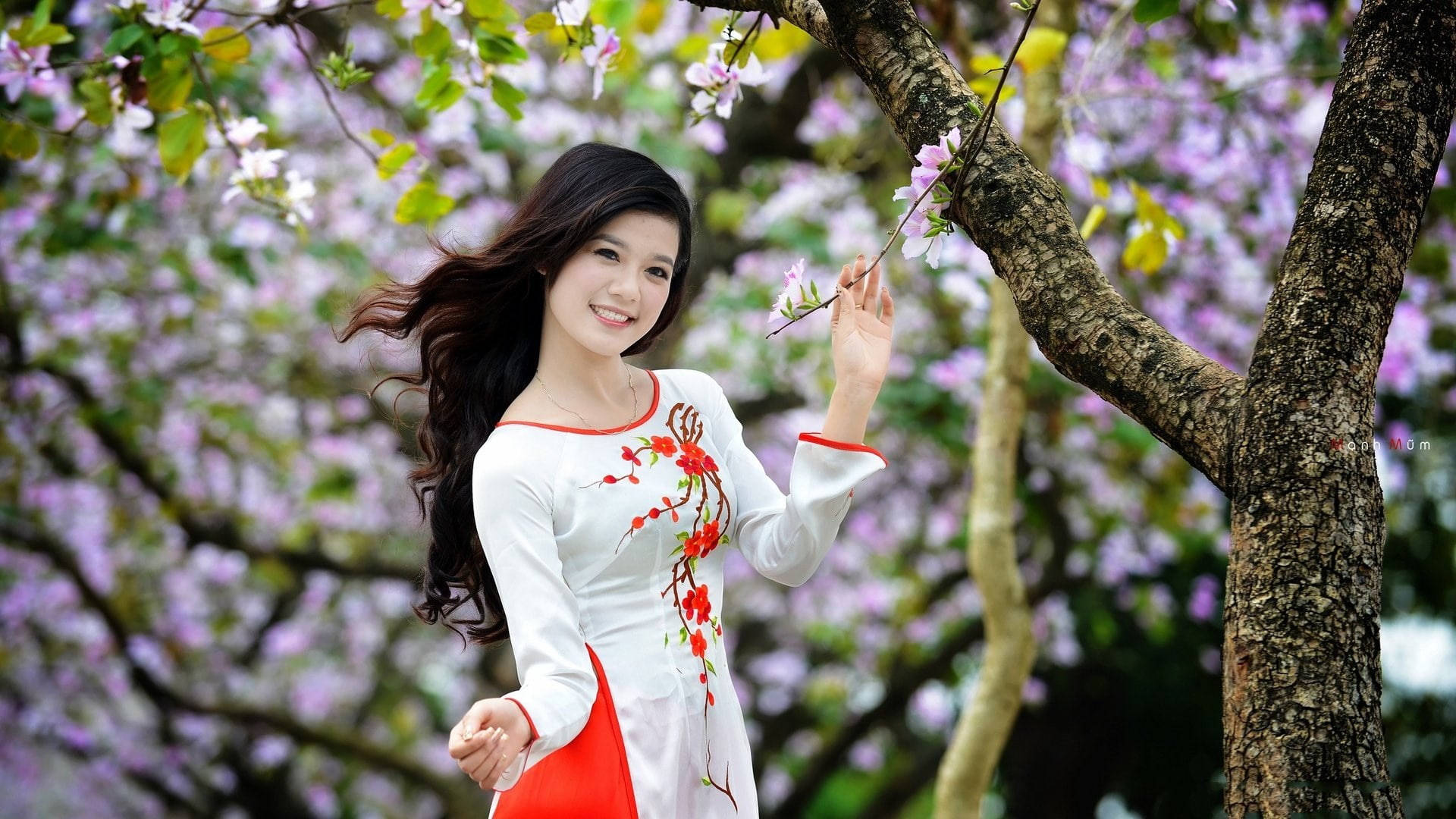 Stylish Chinese Cute Girl Background