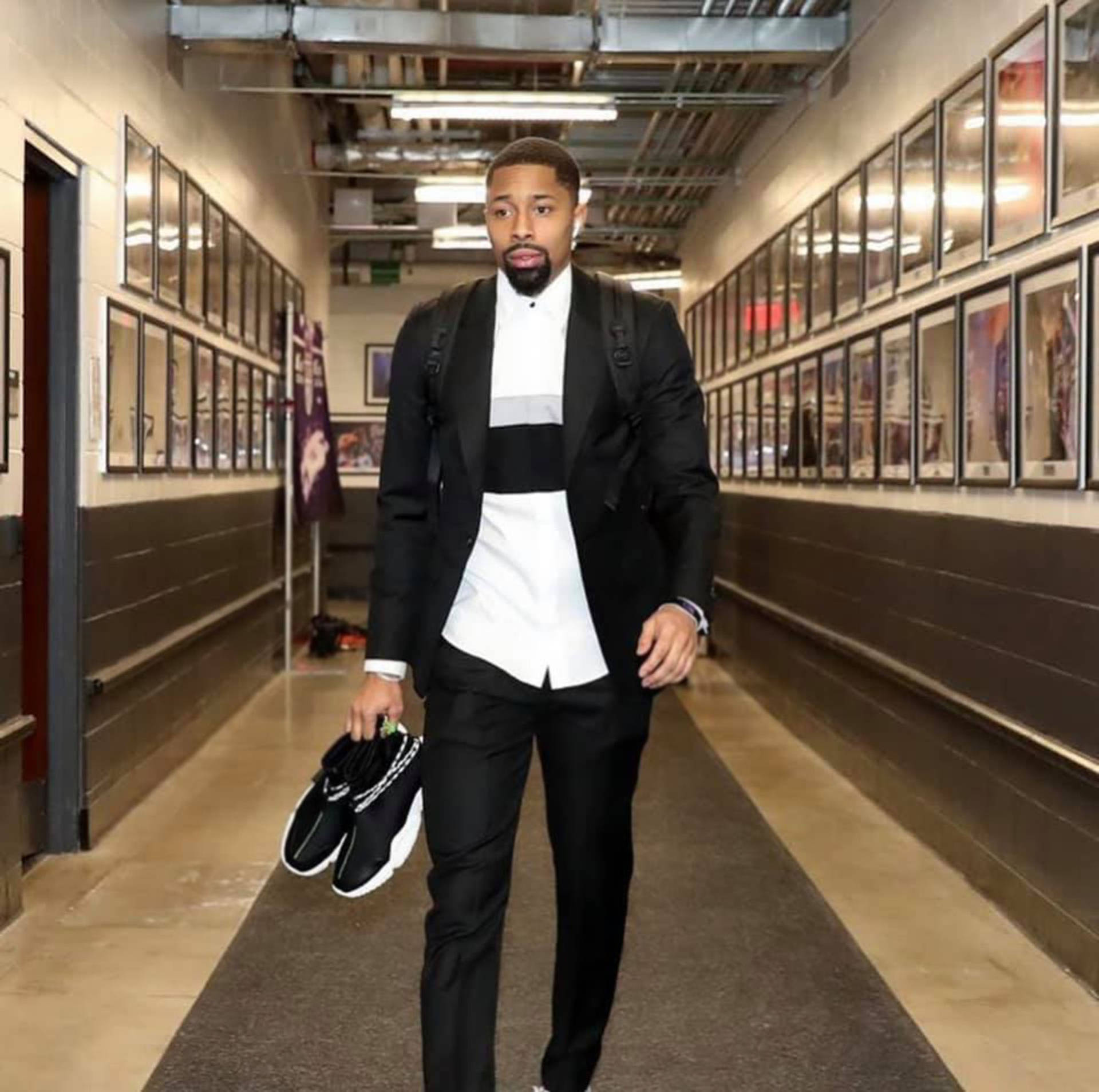 Stylish Spencer Dinwiddie Background