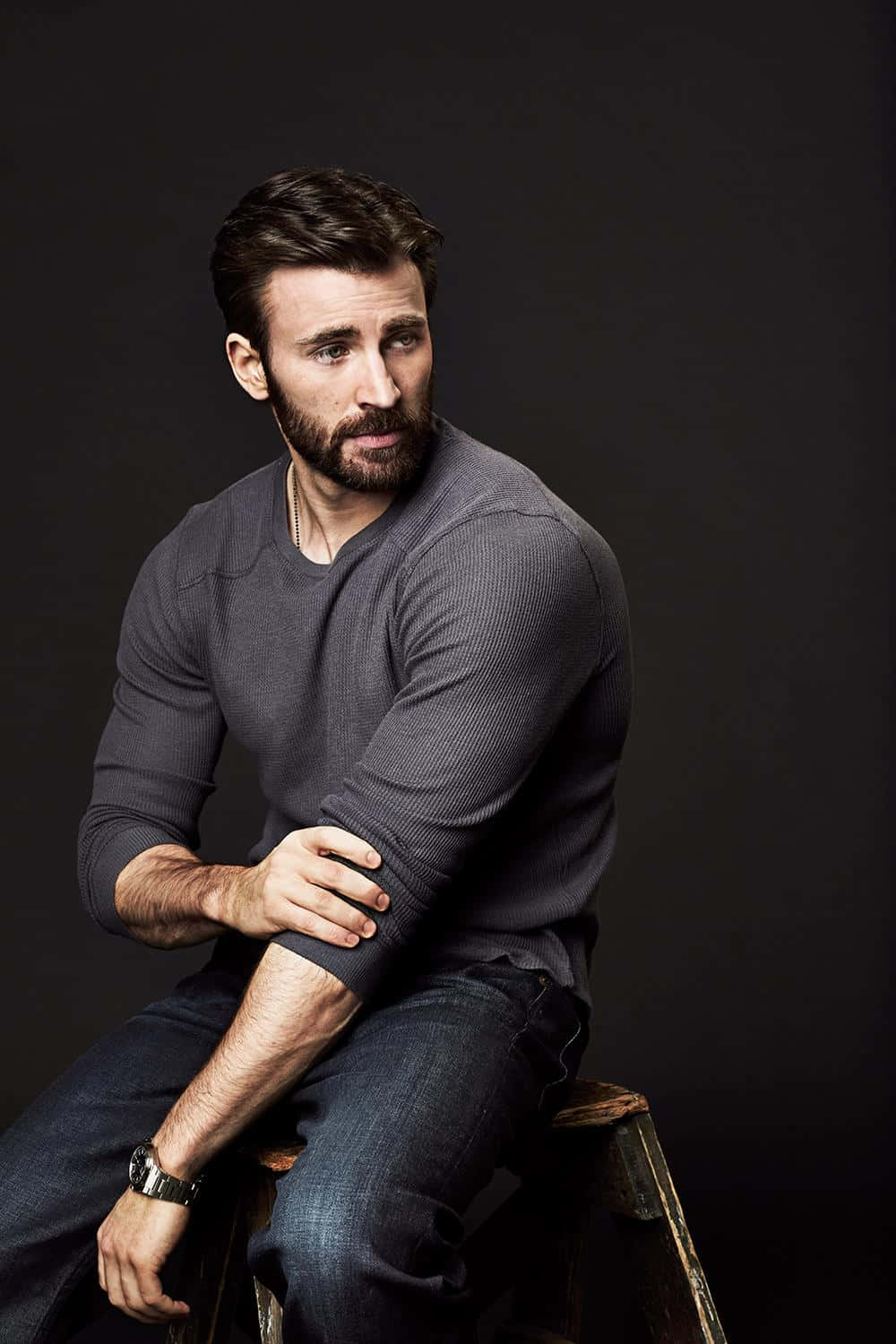 Suave Actor Chris Evans [wallpaper] Background