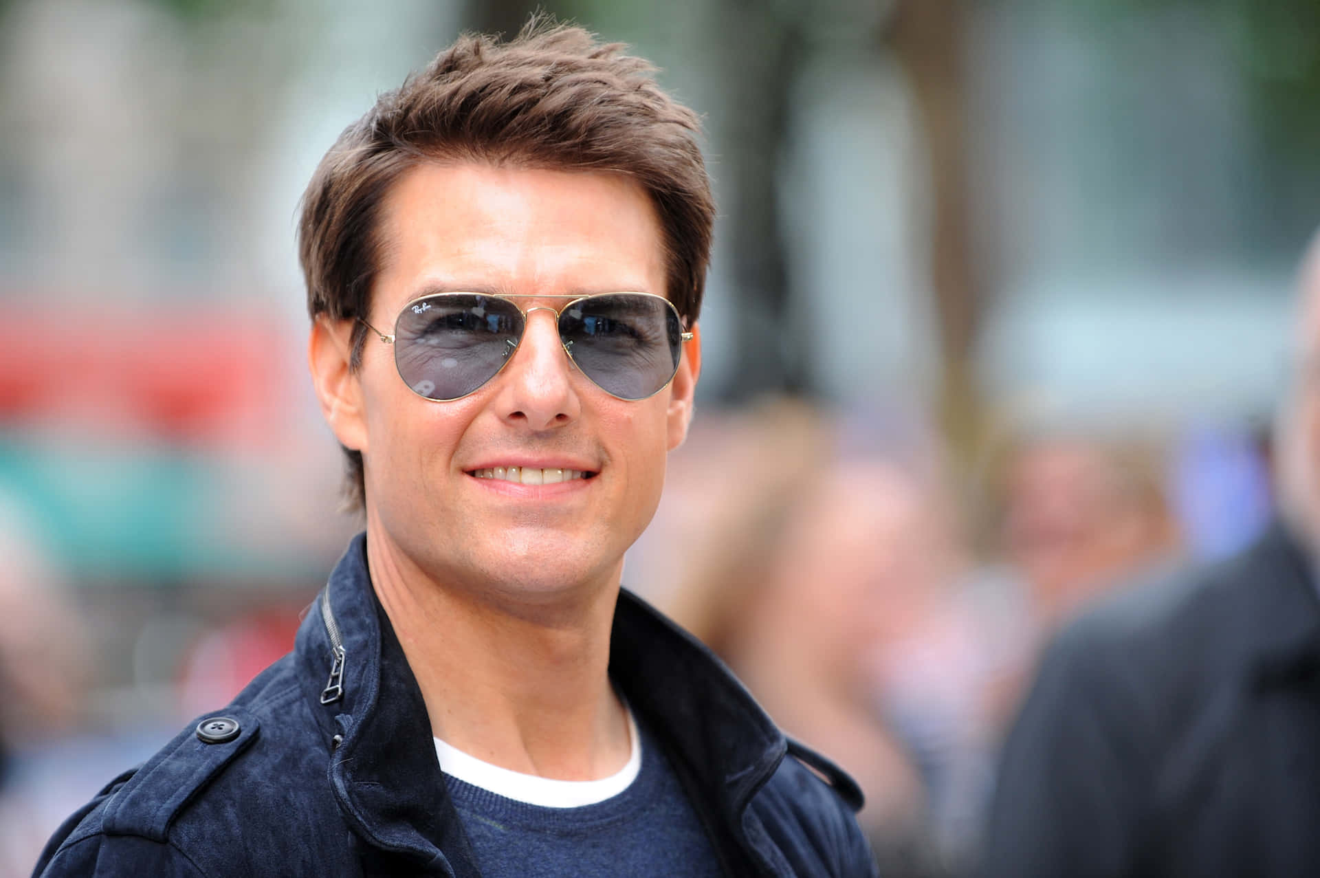 Suave Actor Tom Cruise [wallpaper] Background
