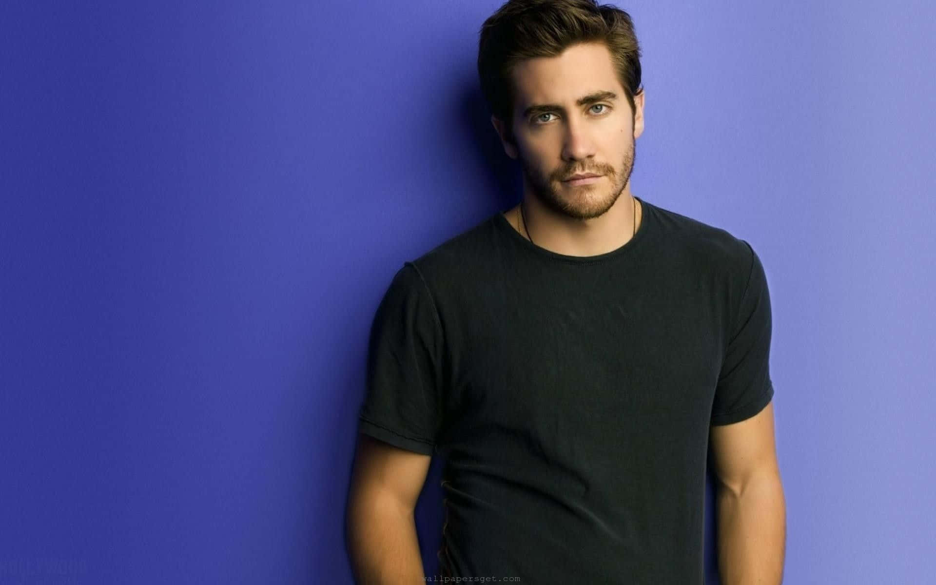 Suave Jake Gyllenhaal [wallpaper] Background