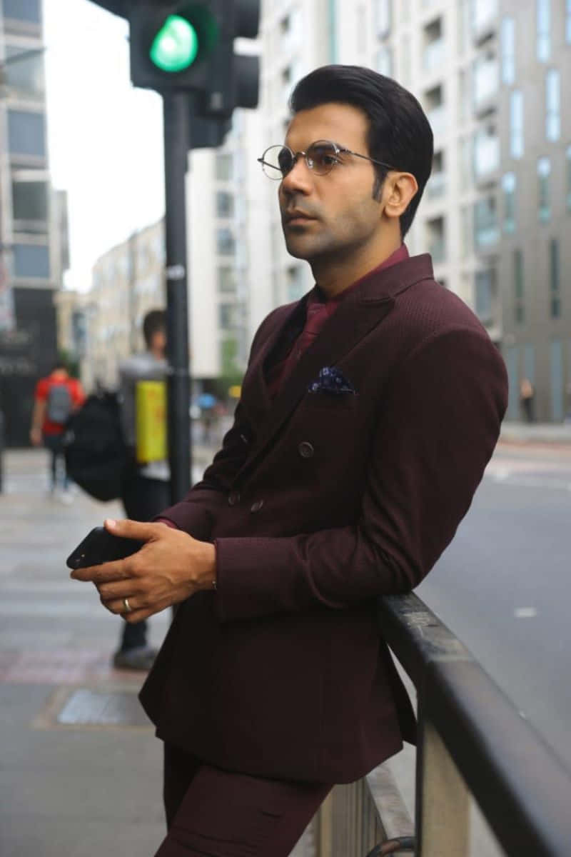 Suave Man In Eyeglasses [wallpaper] Background