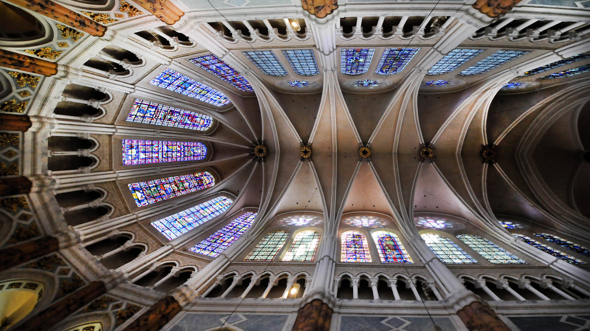 Sublime View Of Chartres Cathedral Ceiling Background