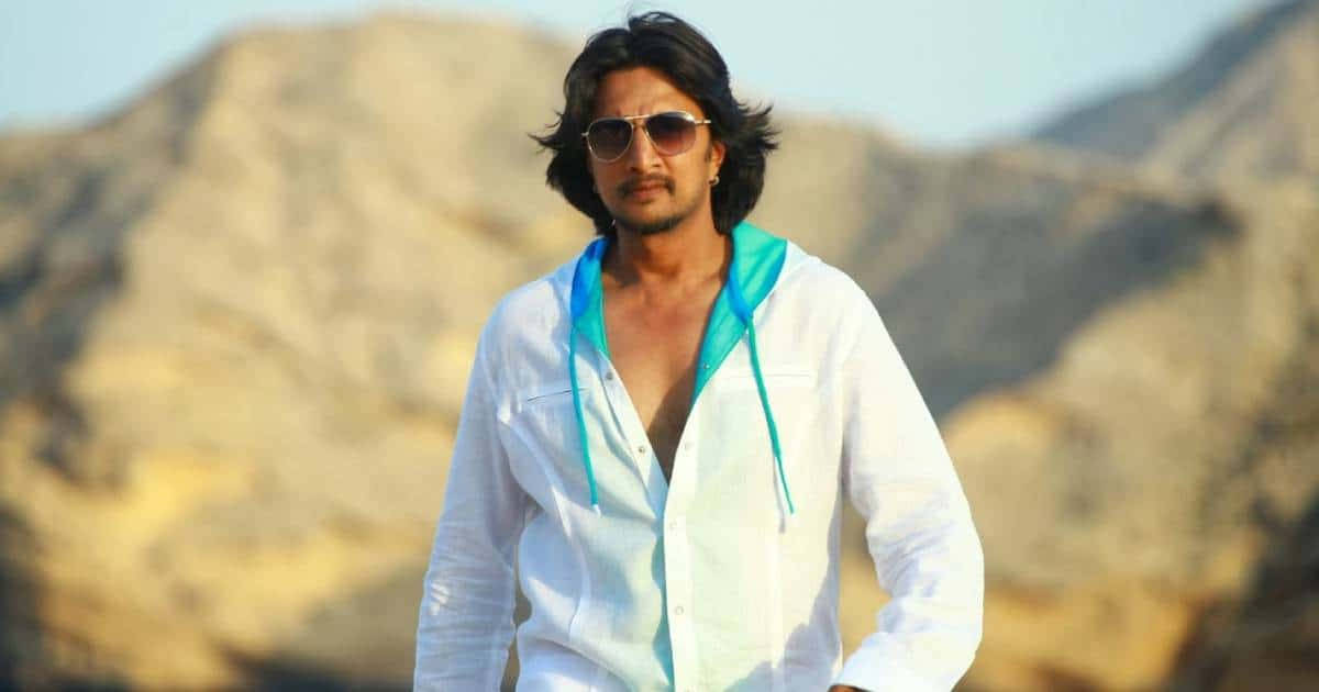 Sudeep Walking Down The Field Background