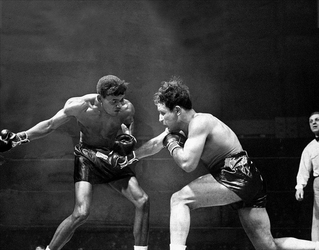 Sugar Ray Robinson Fighting Jake Lamotta Background