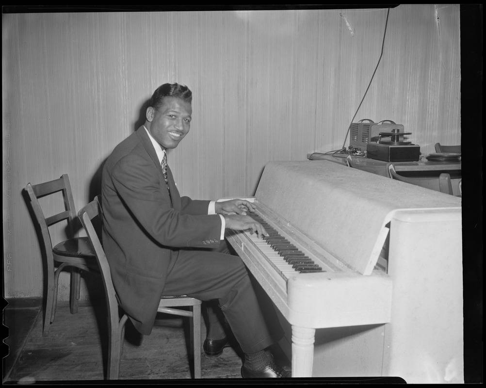 Sugar Ray Robinson Playing Piano Background