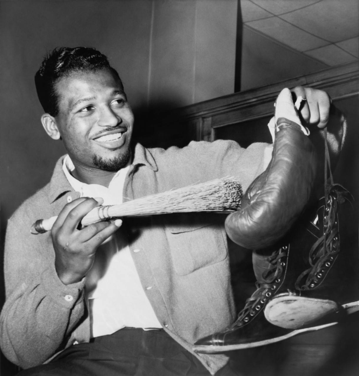 Sugar Ray Robinson Polishing His Gloves Background